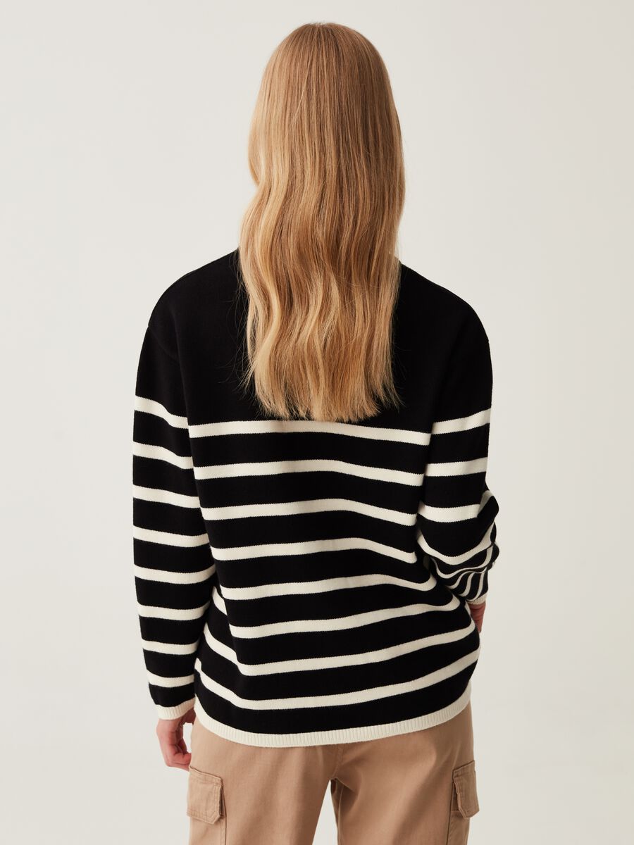 Top with striped pattern_2