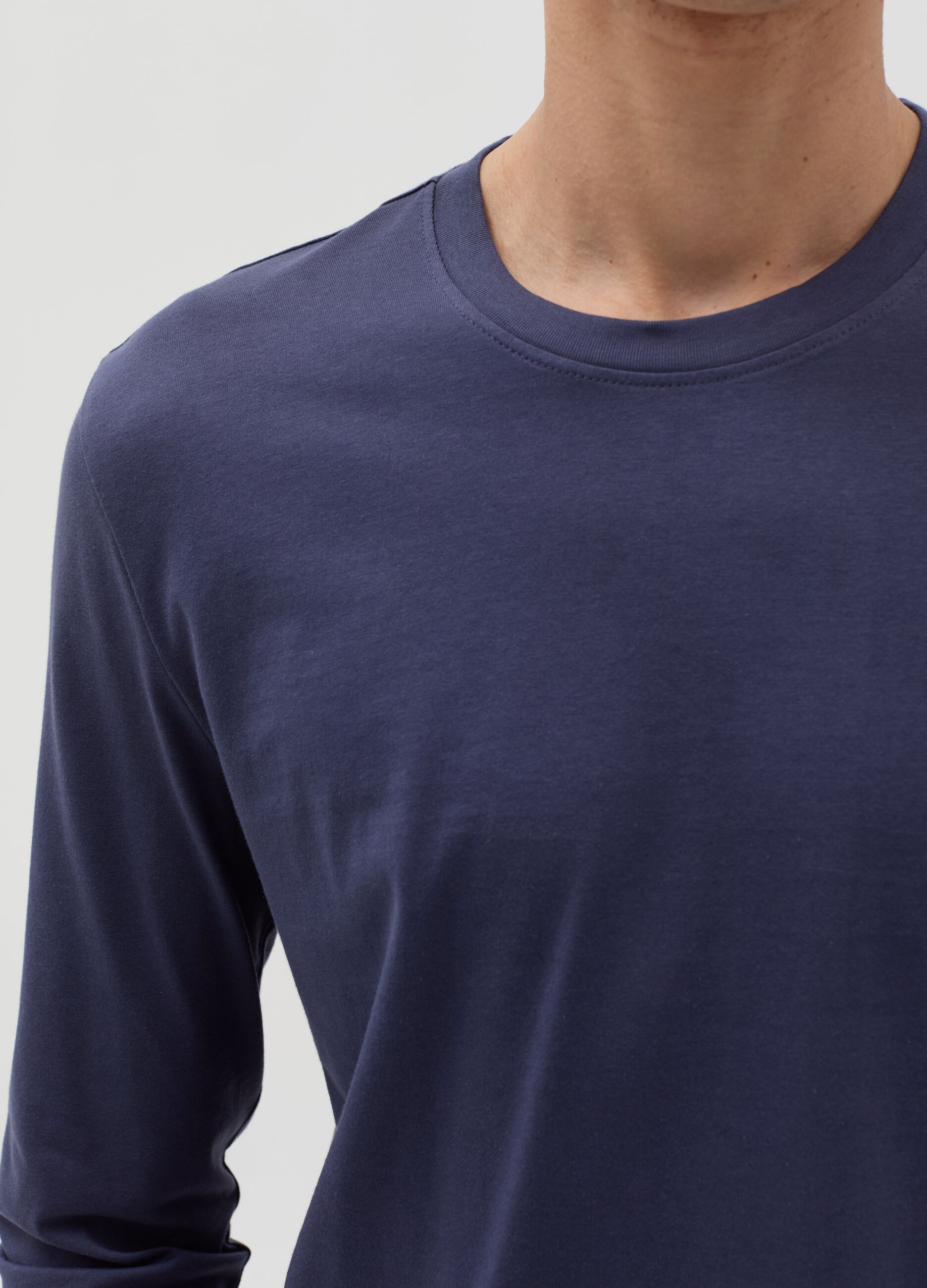 Long-sleeved T-shirt with round neck