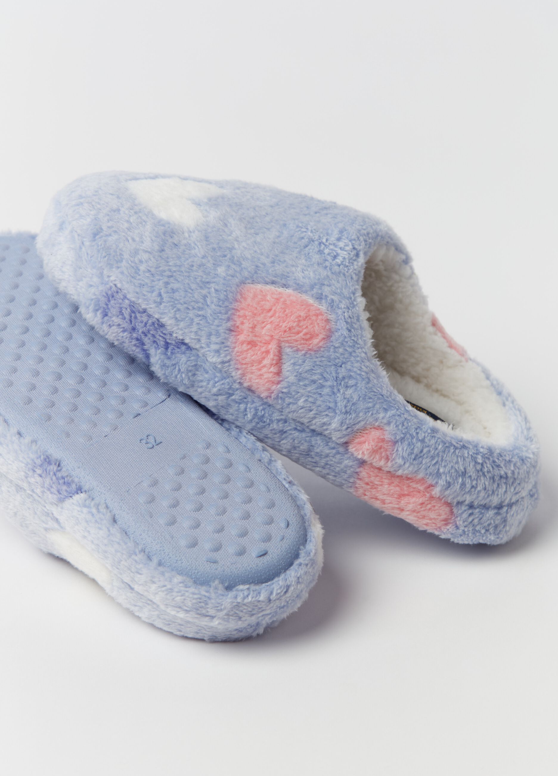 Faux fur slippers with hearts