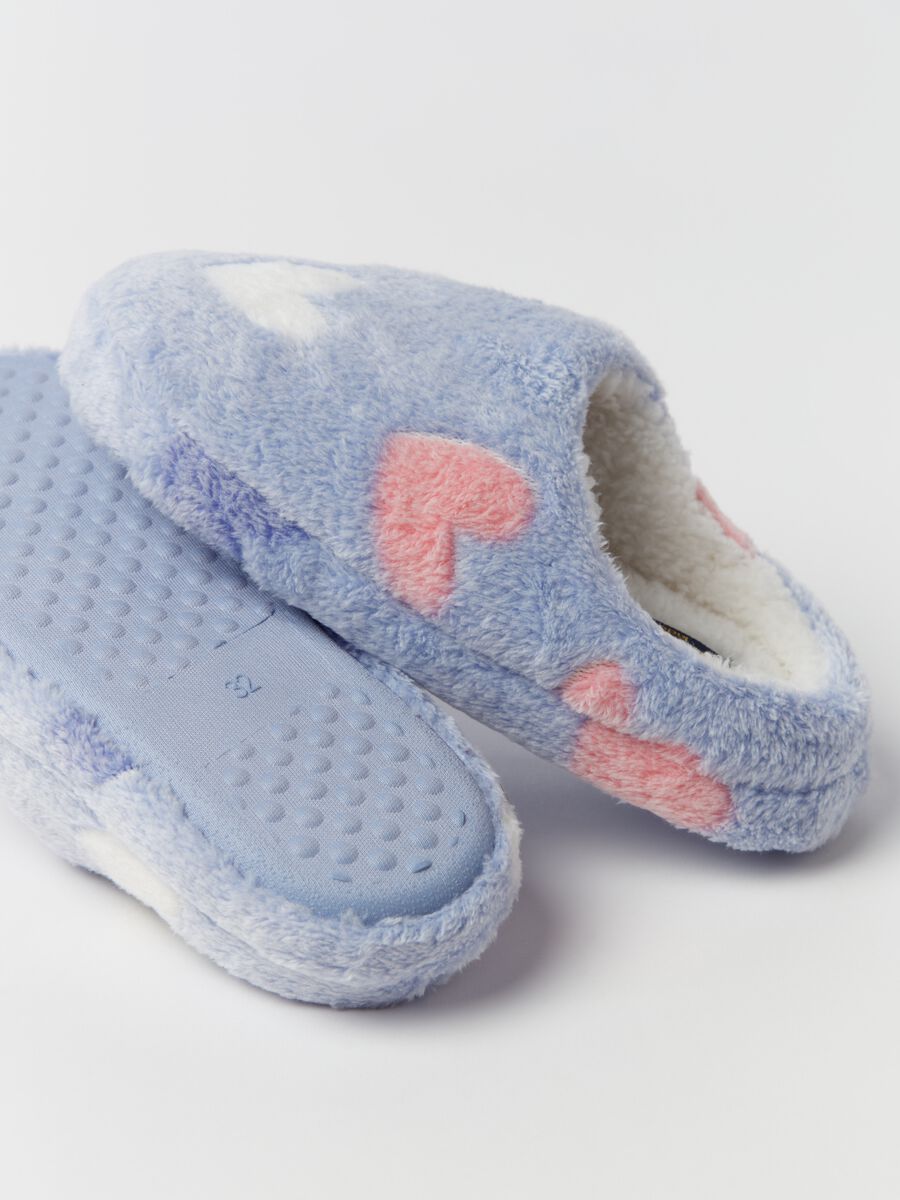 Faux fur slippers with hearts_1