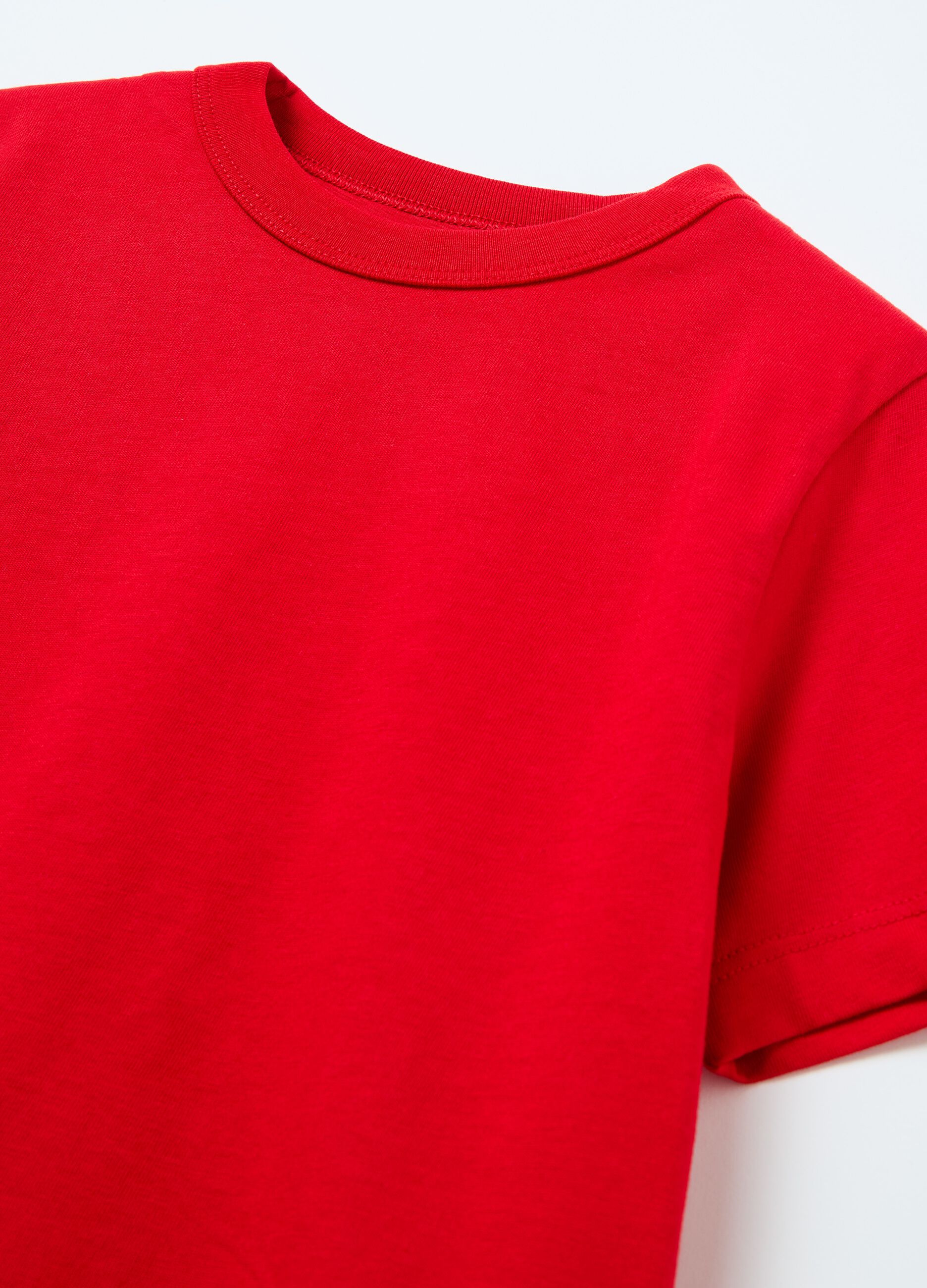 Essential solid colour T-shirt in organic cotton