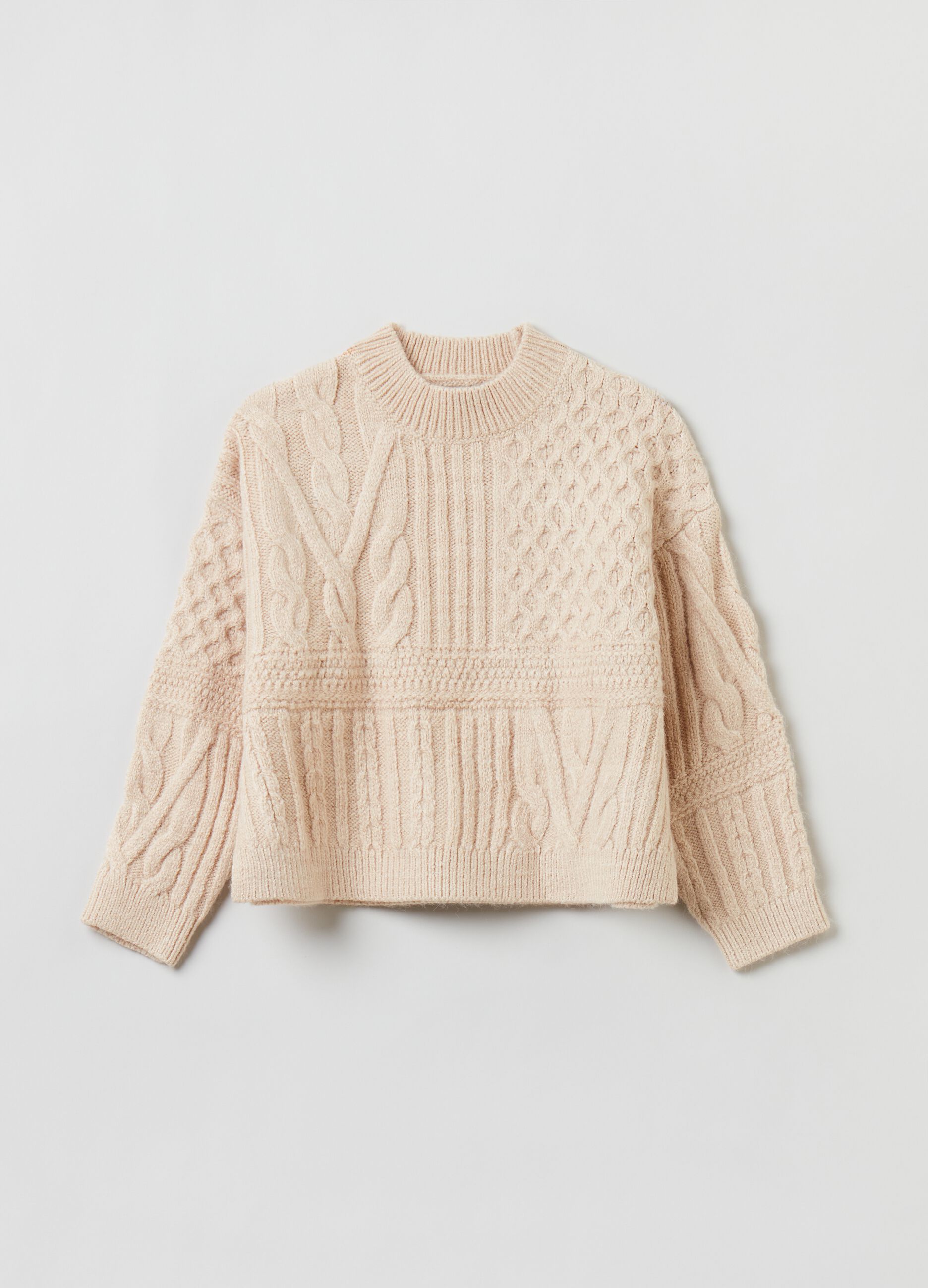 Cropped pullover with cable-knit motif