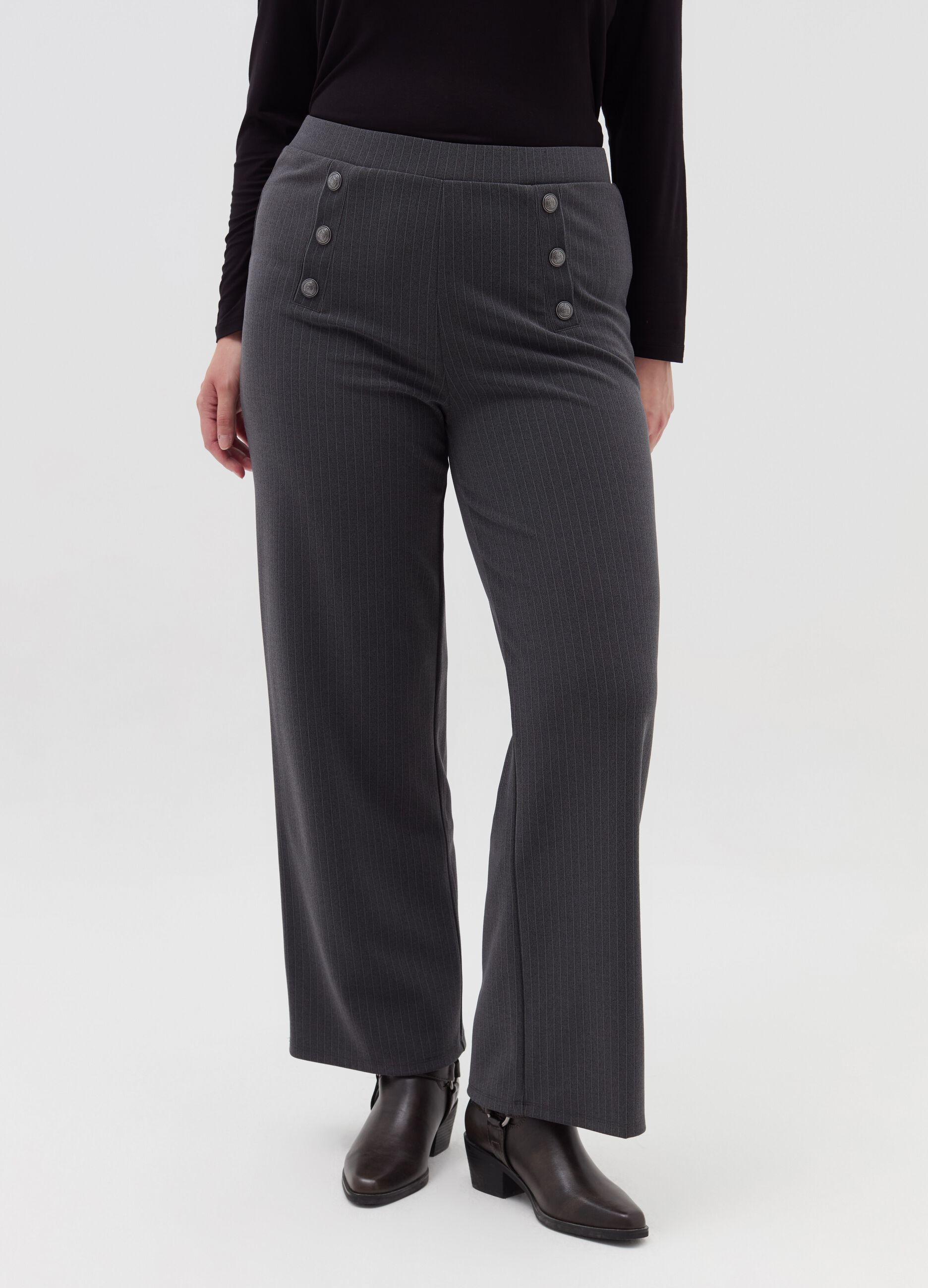 Wide trousers with buttons