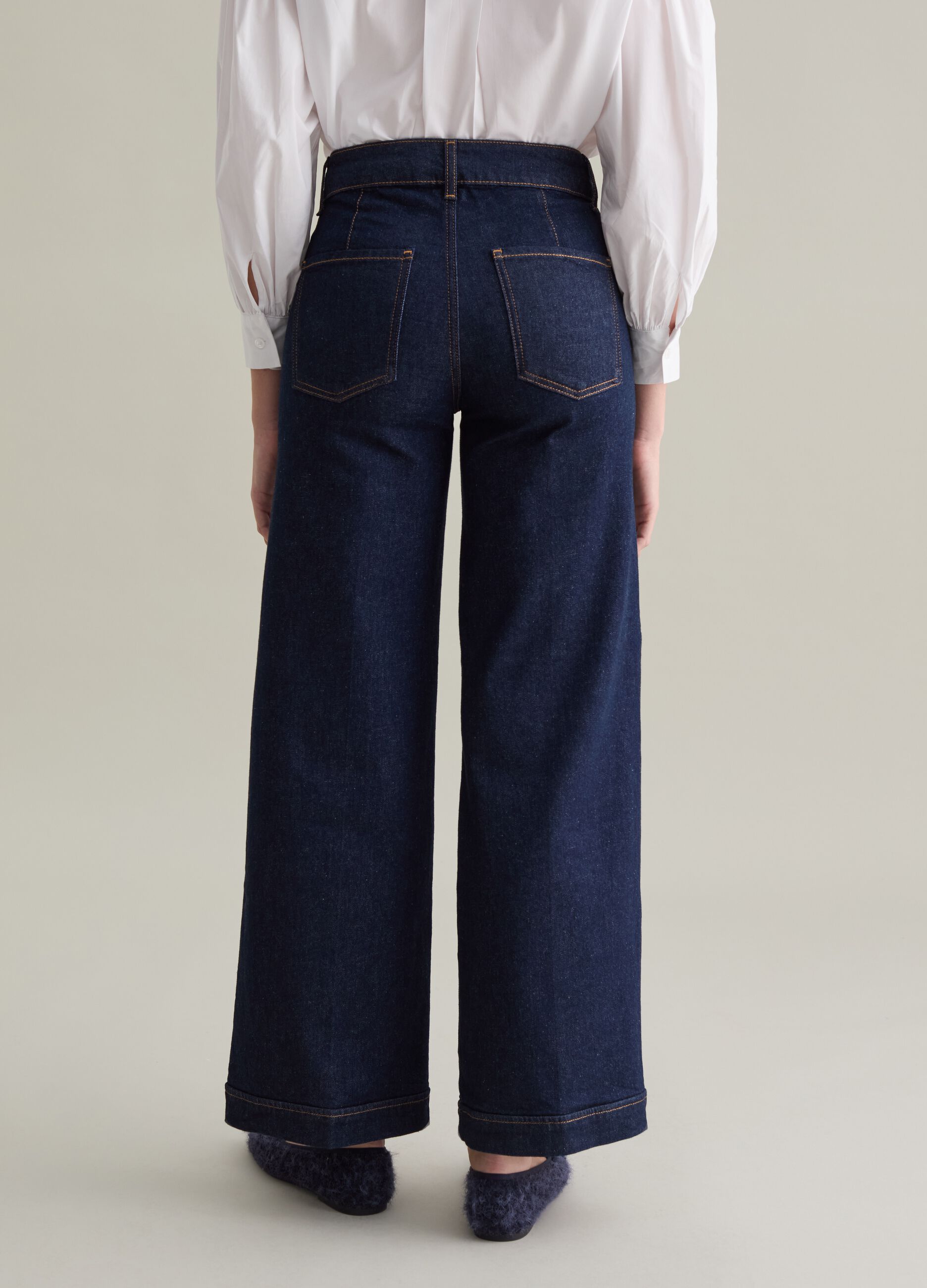 Wide-leg jeans with pockets