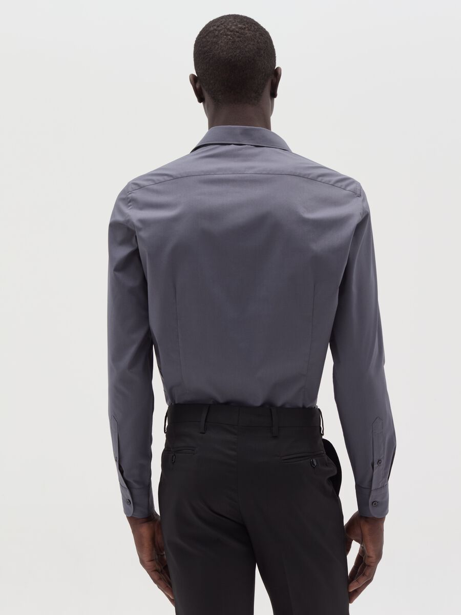 Slim-fit shirt with cut-away collar_2