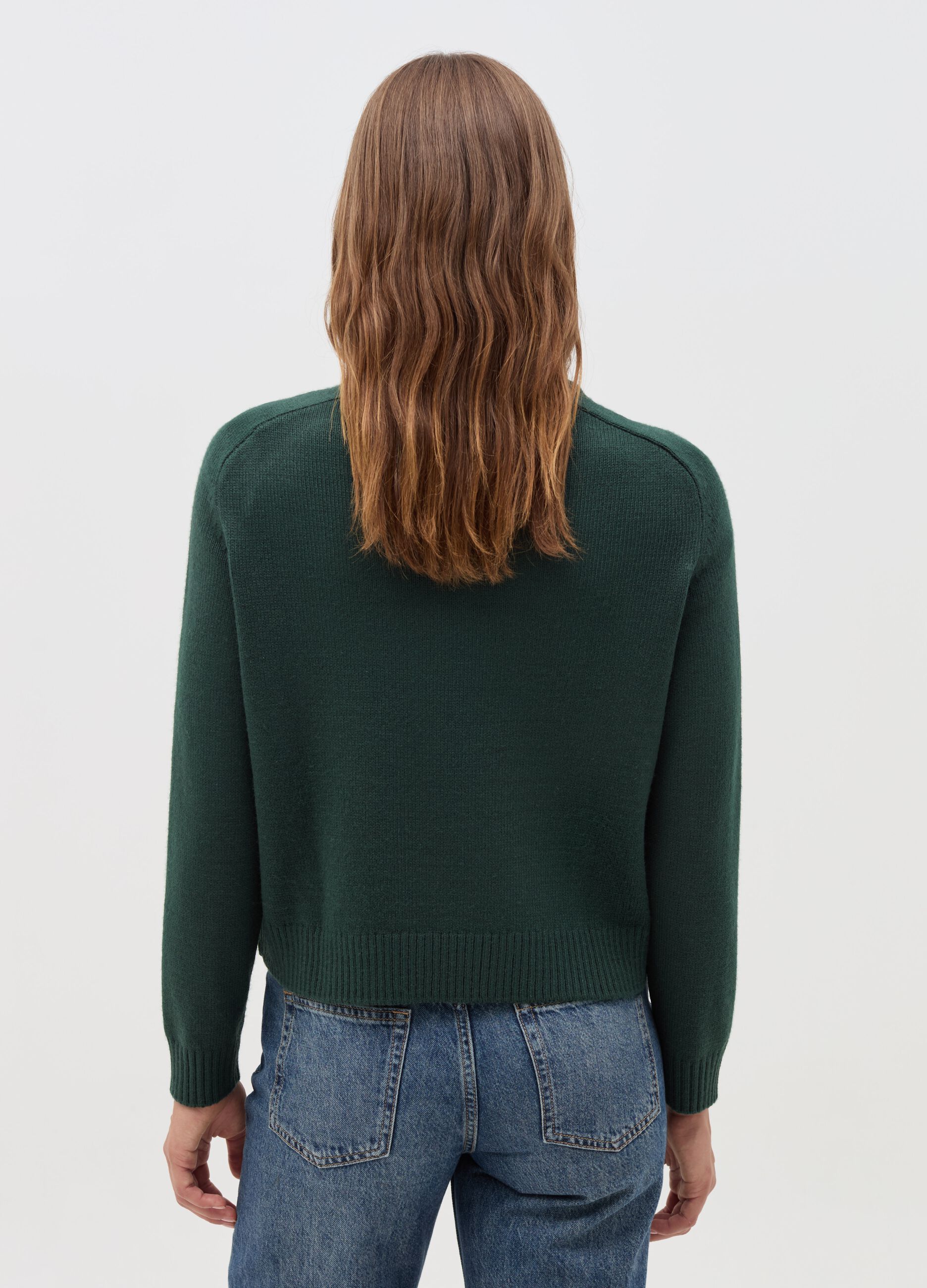 Pullover with raglan sleeves