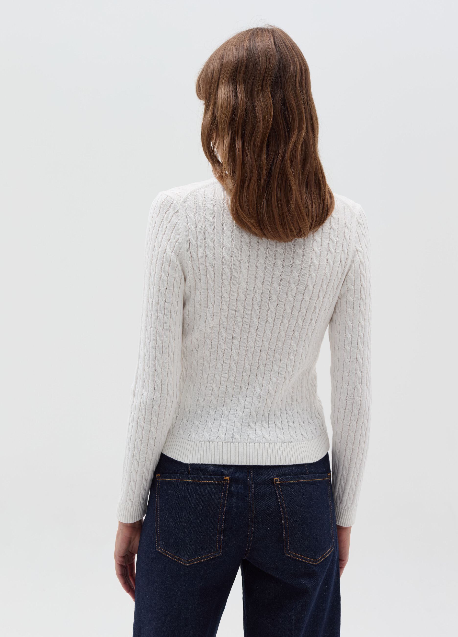 Pullover with cable design and V neck