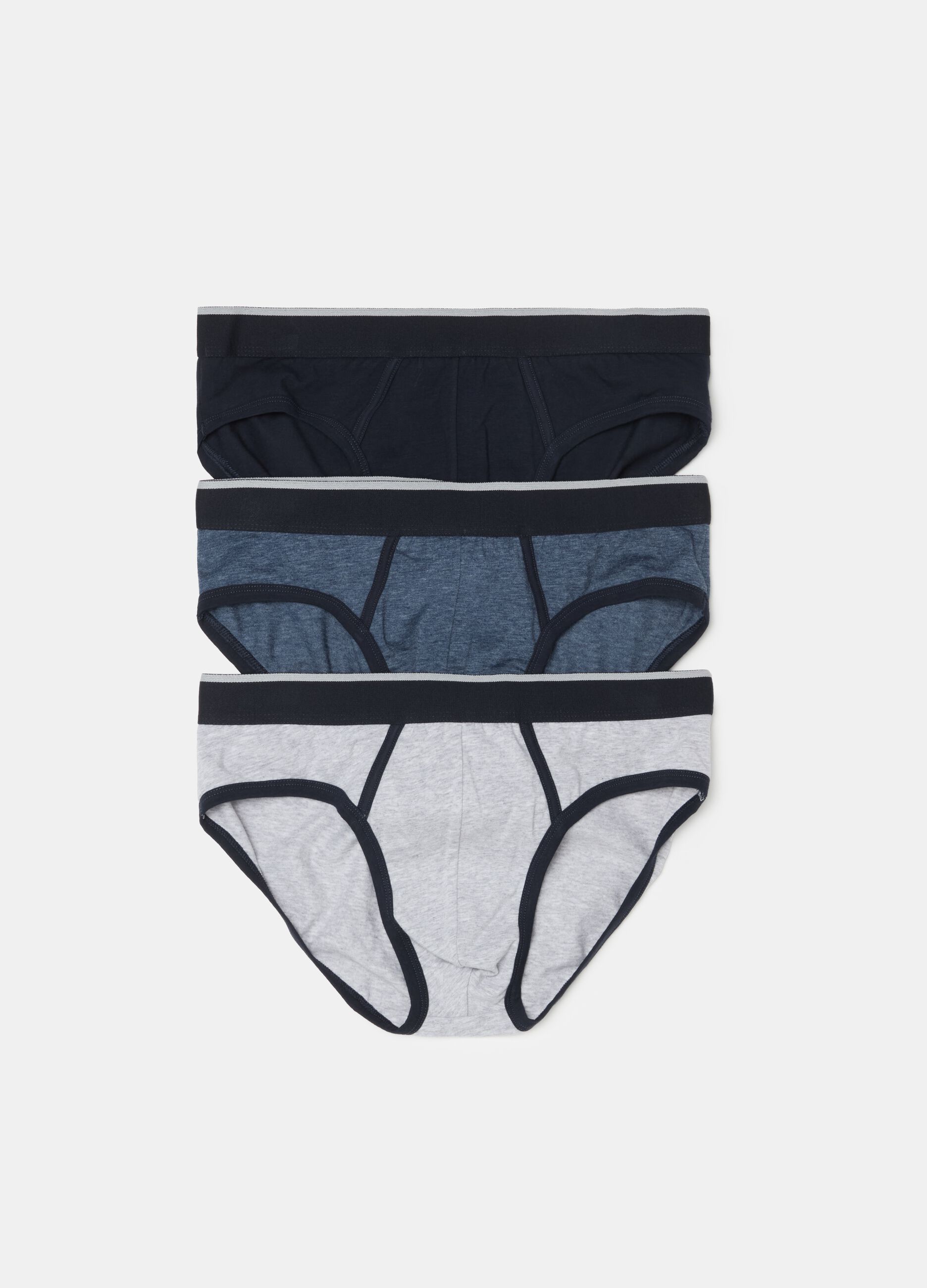 Three-pack briefs with contrasting piping