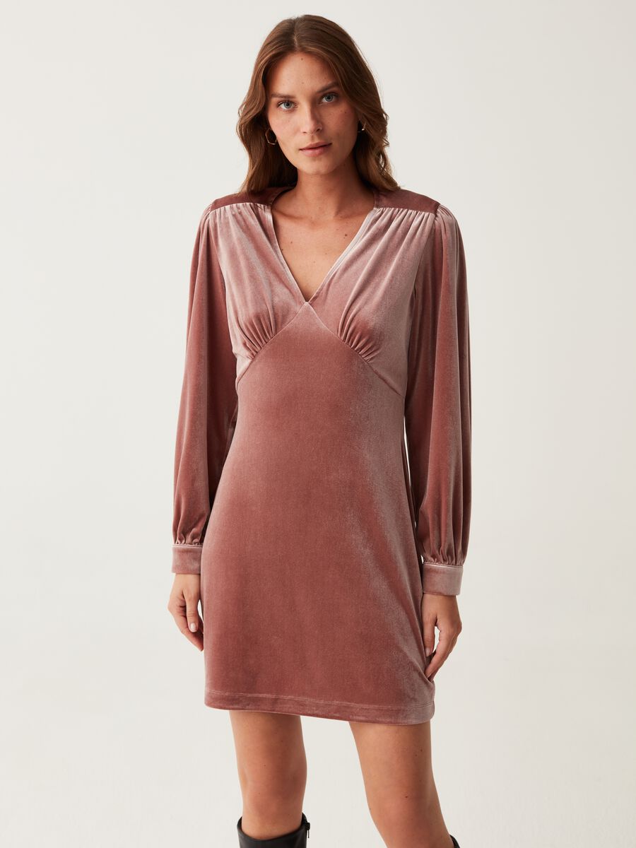 Short velvet dress with V-neck_0