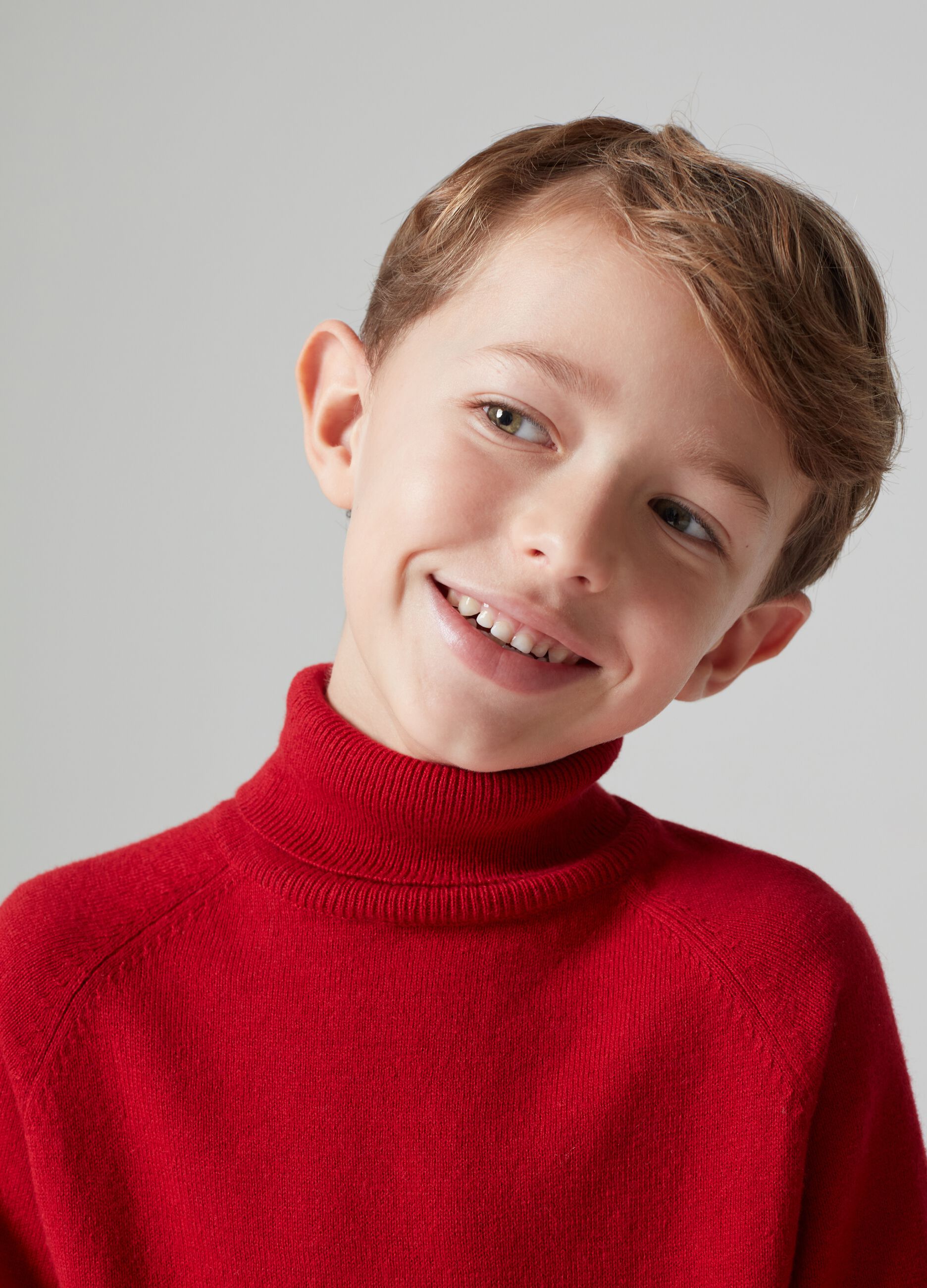 Turtleneck jumper with raglan sleeves