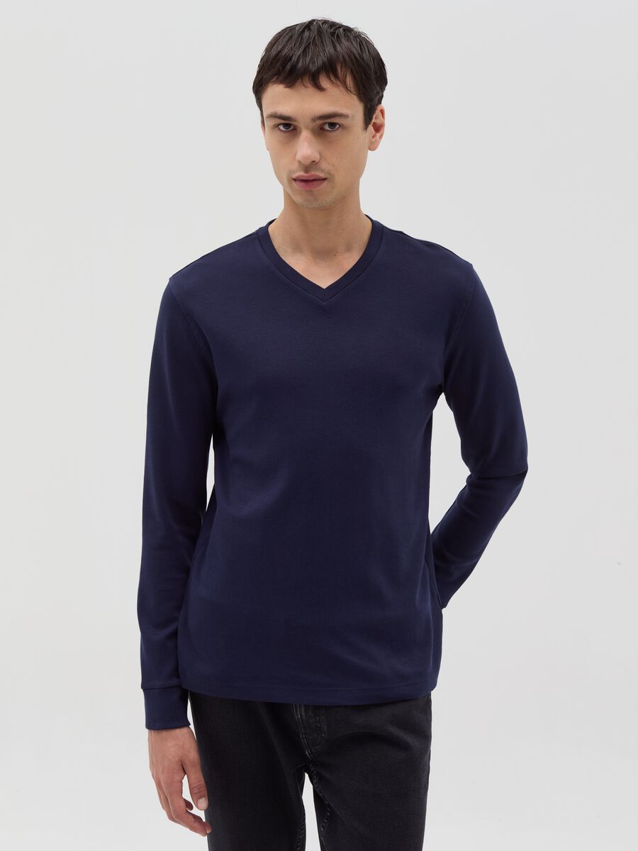 Long-sleeved T-shirt with V neck_1