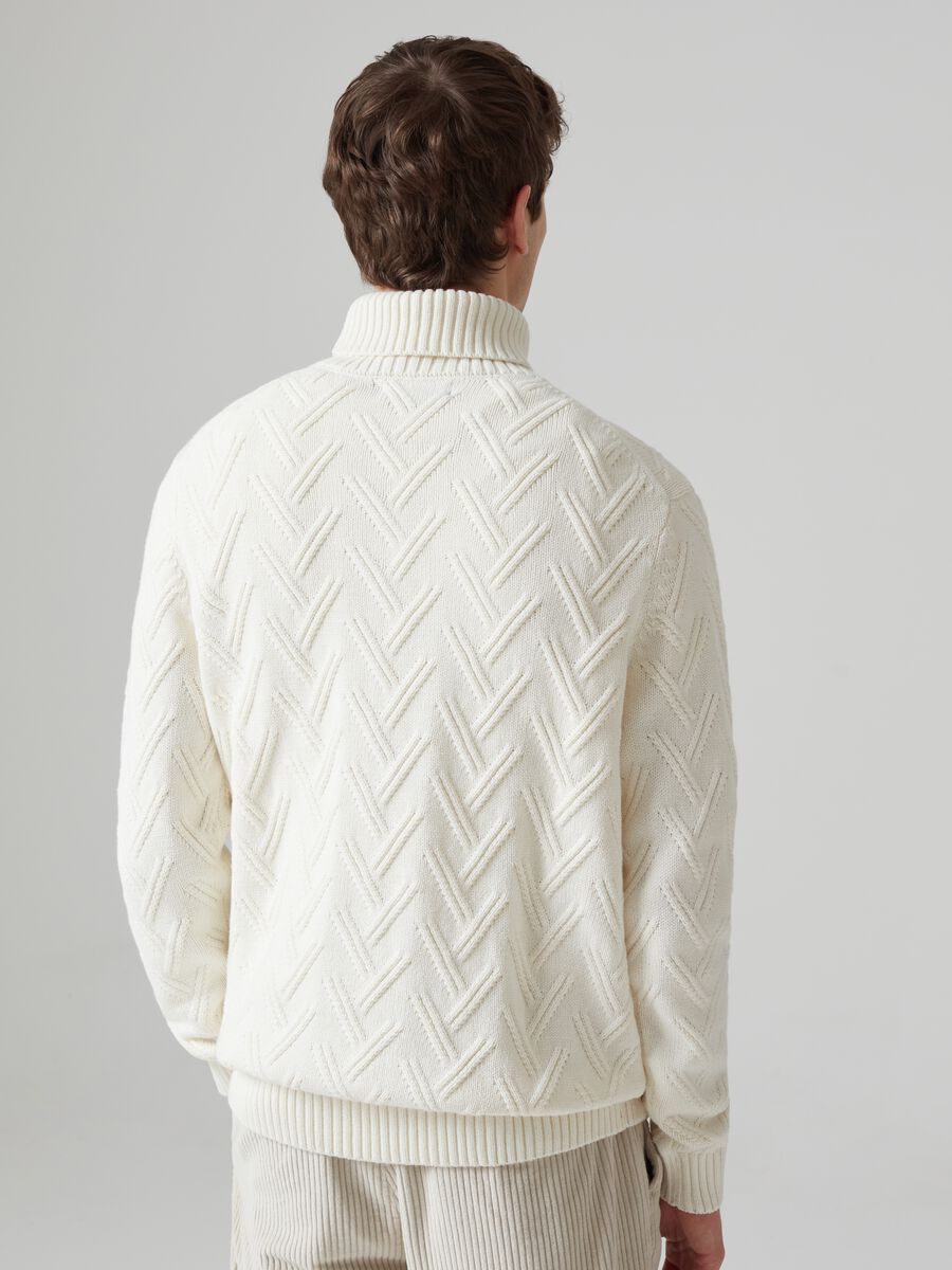 Turtle-neck herringbone pullover_2