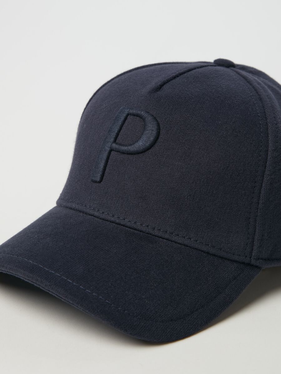 Baseball cap with logo embroidery_2