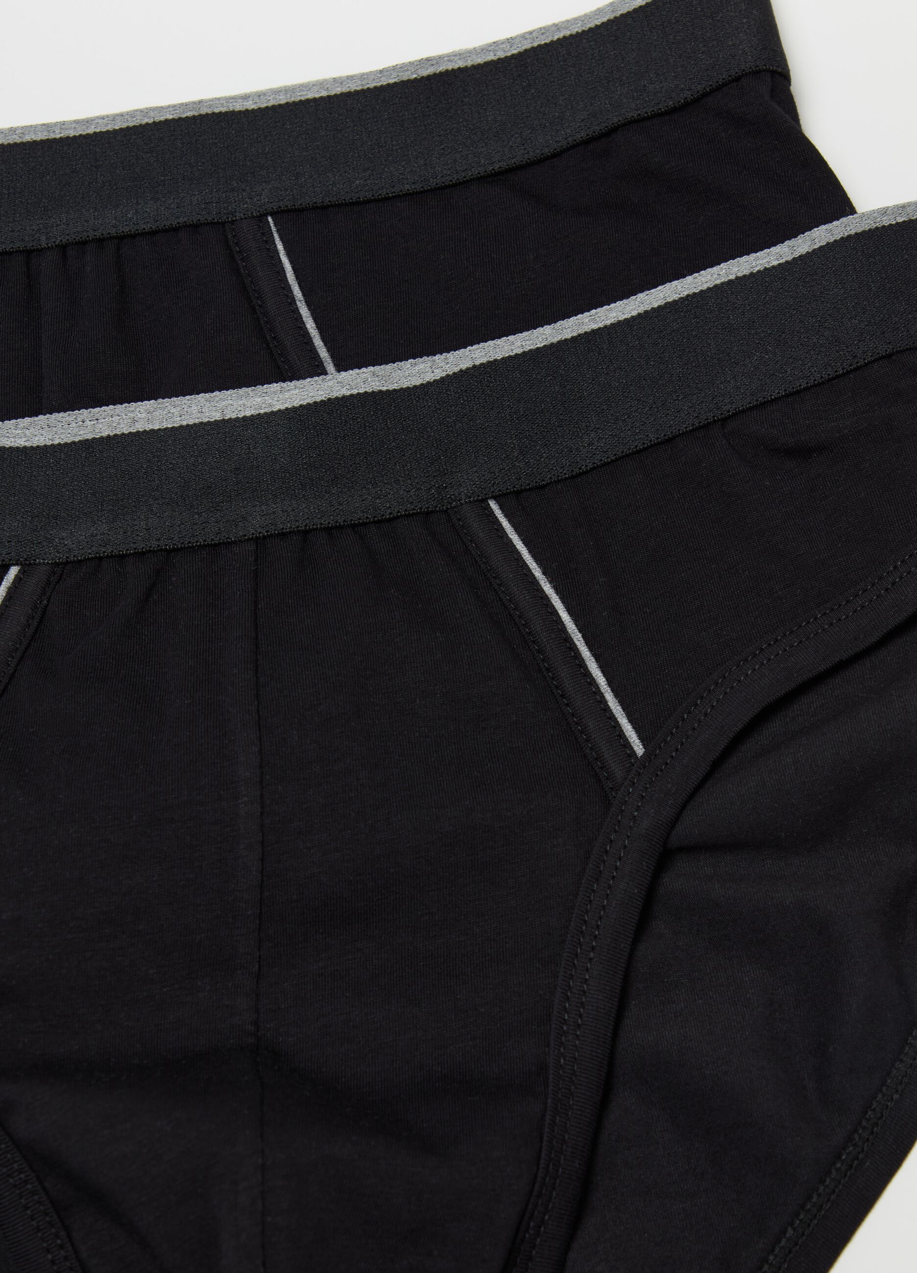 Two-pack briefs with contrasting piping