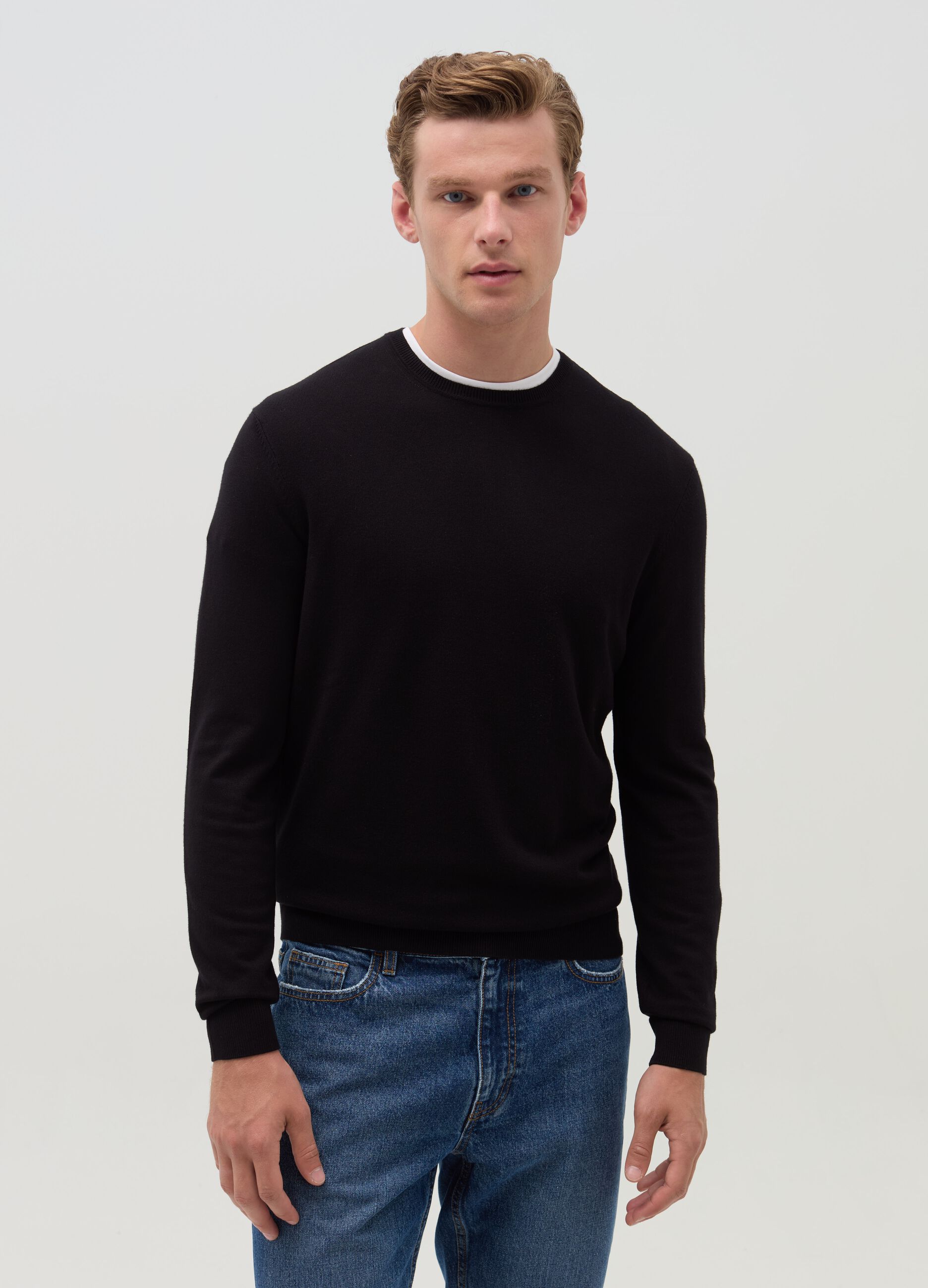 Round neck pullover