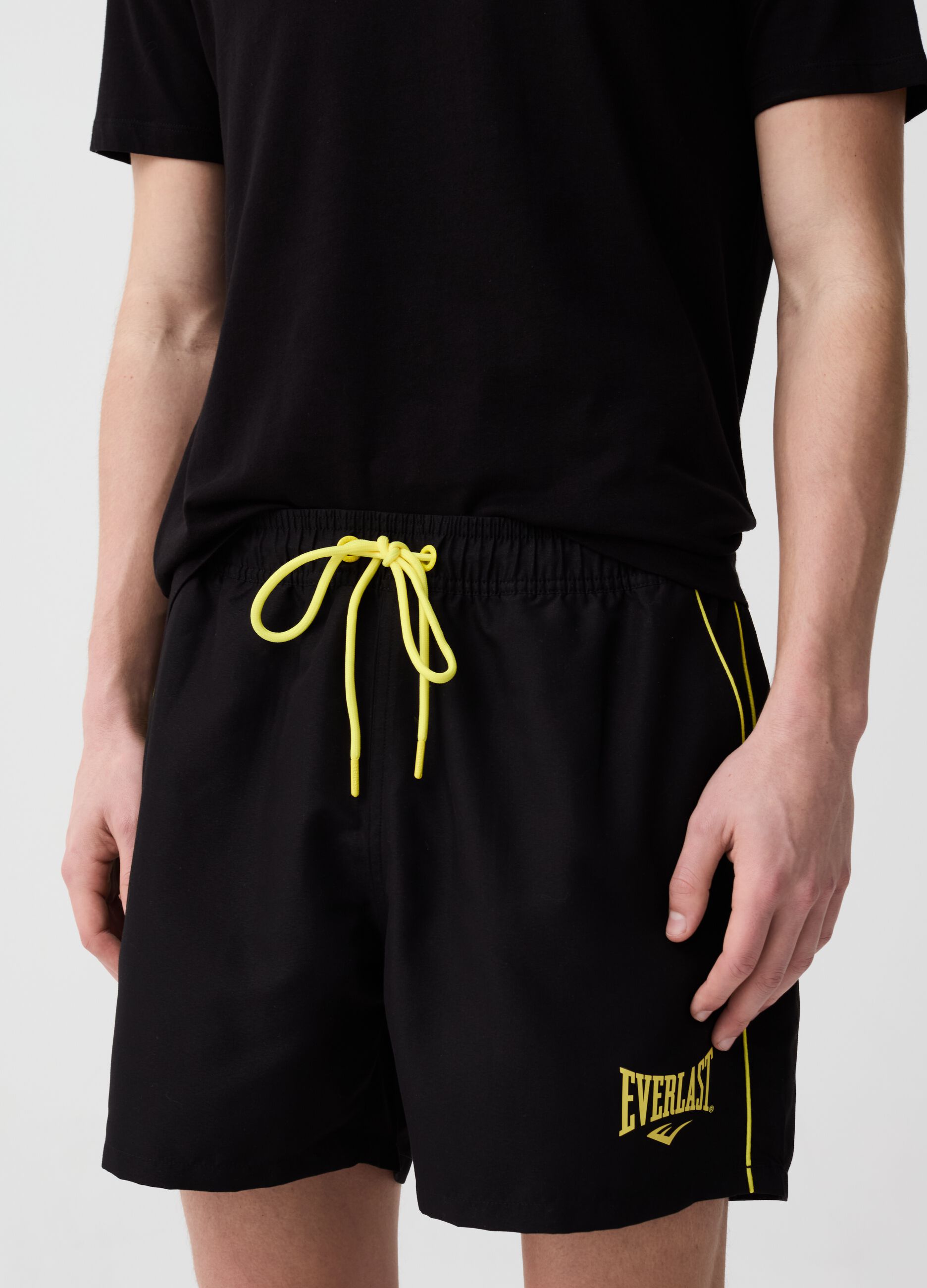 Swimming trunks with contrasting trim and print