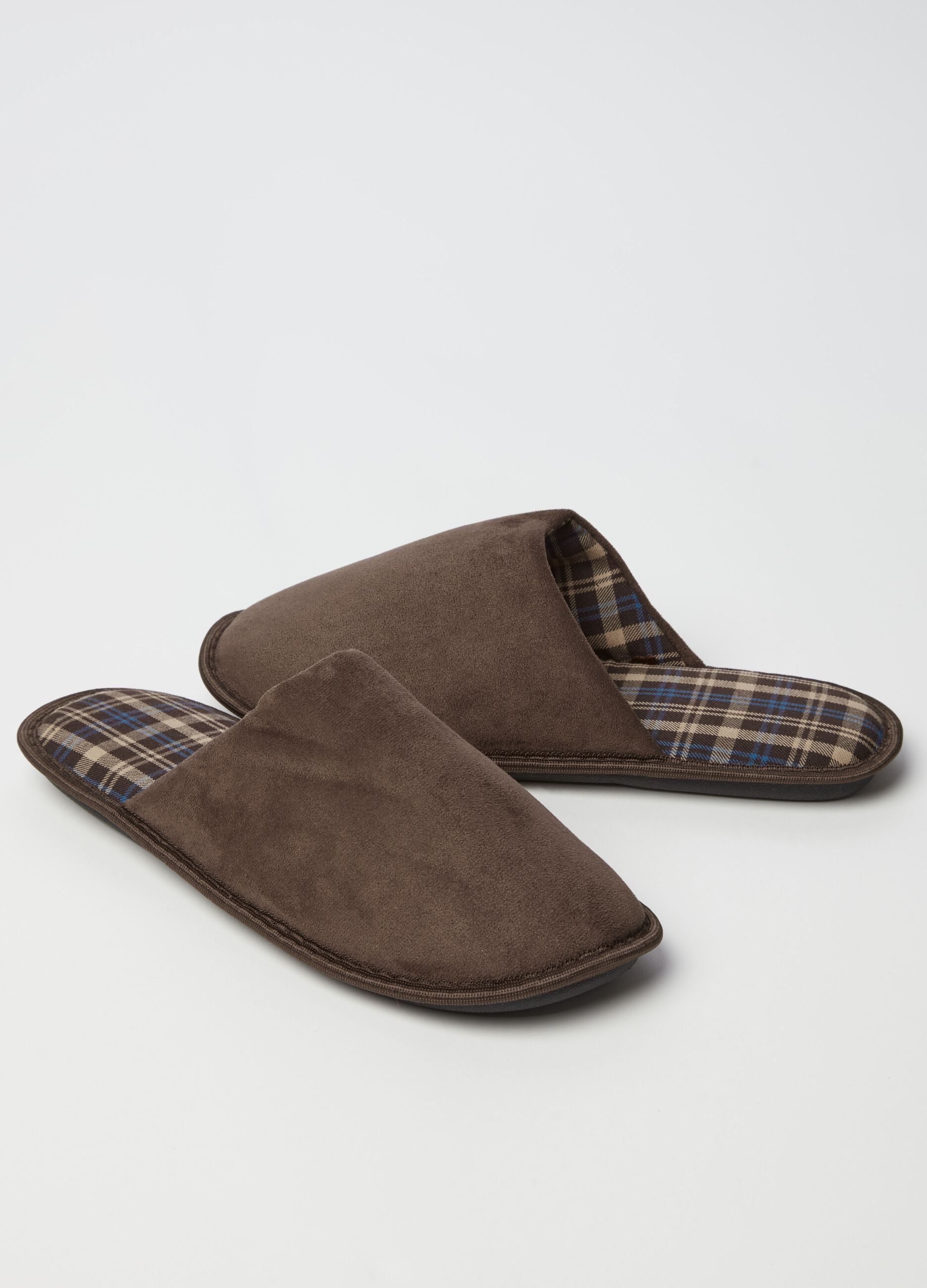 Velour slippers with tartan lining