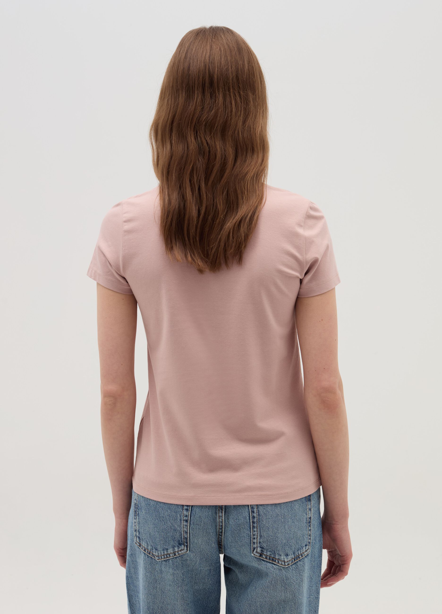 Solid colour T-shirt with V neck