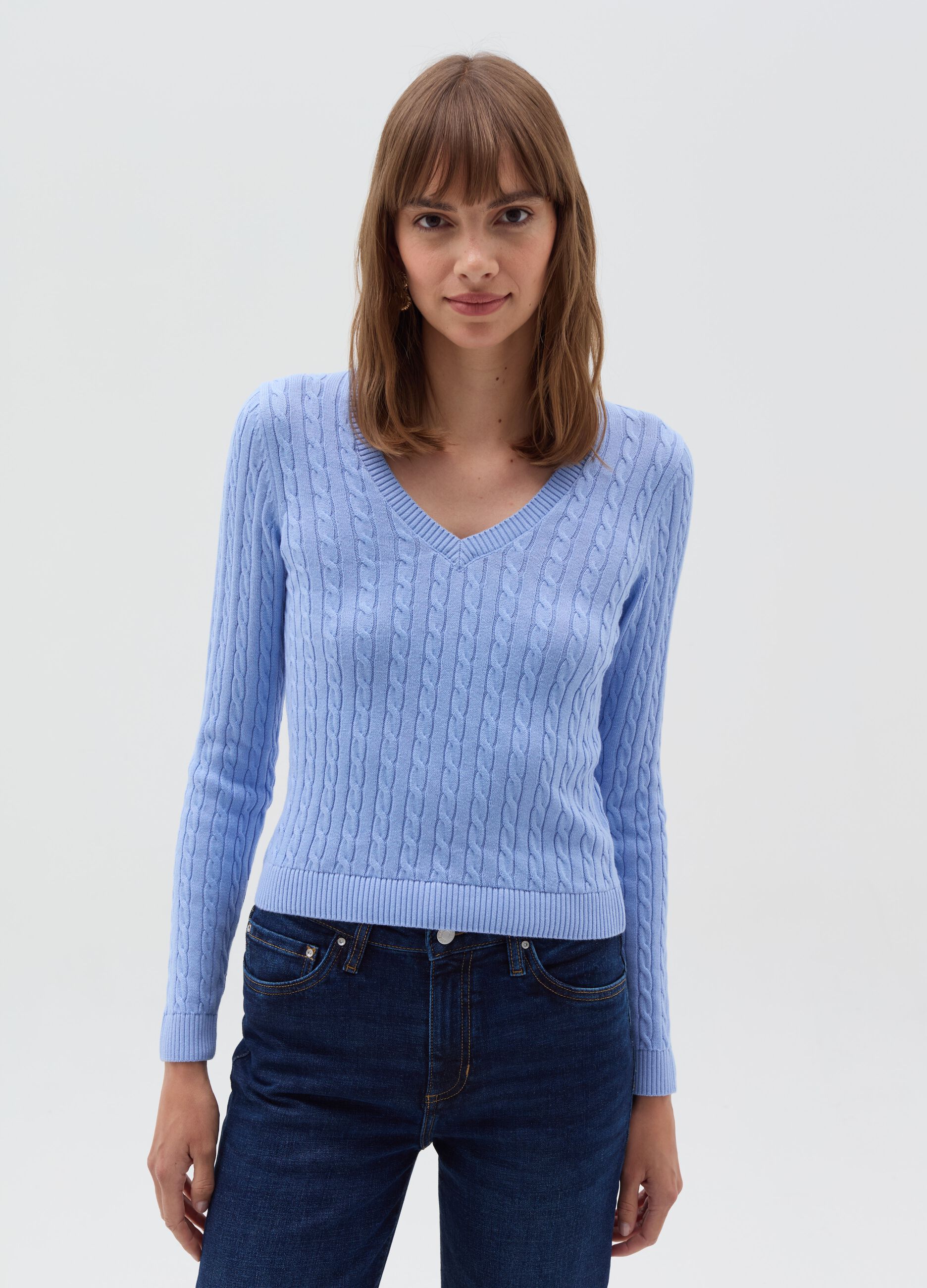 Pullover with cable design and V neck