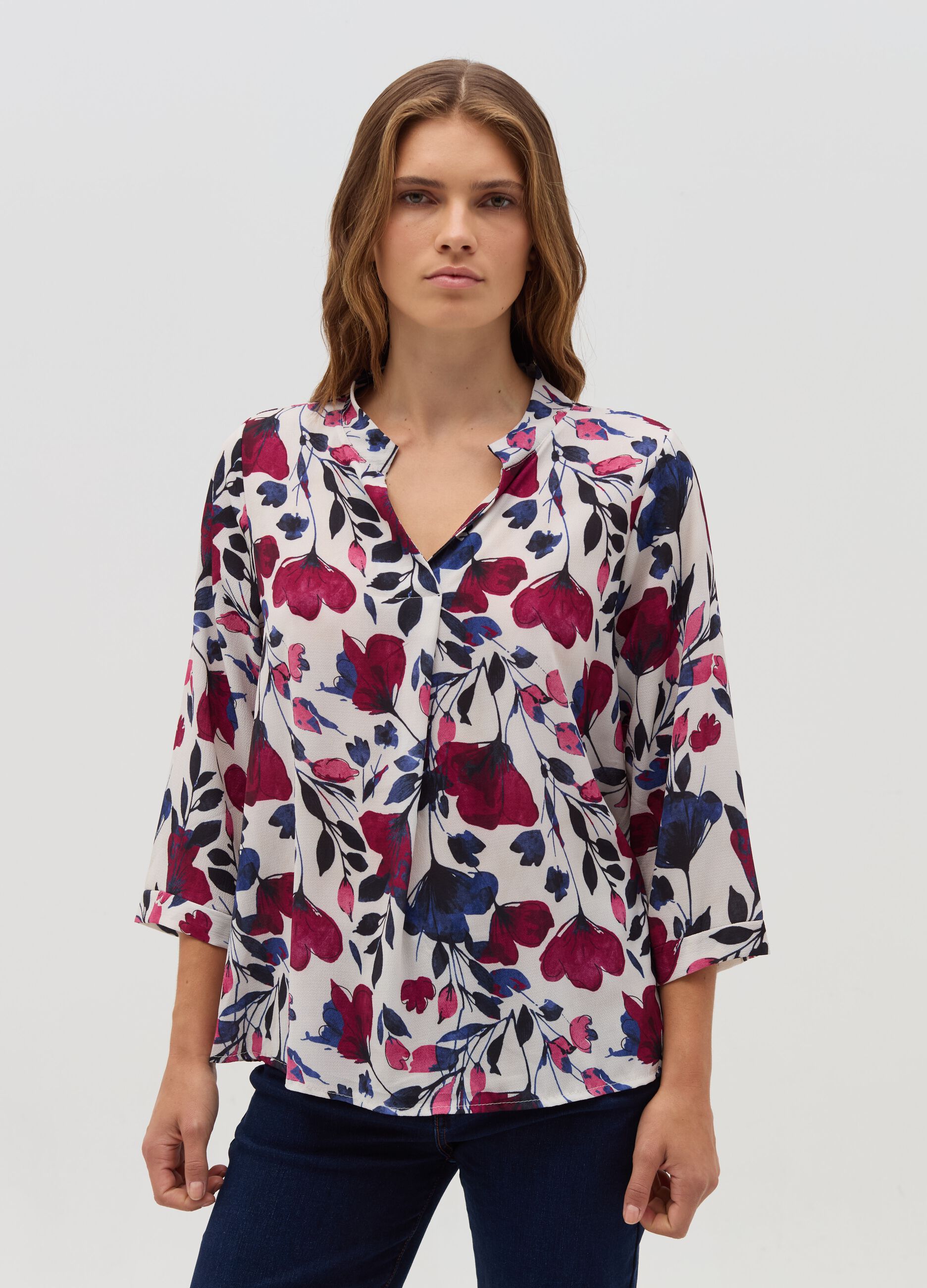 Blusa con stampa floreale e maniche a tre quarti