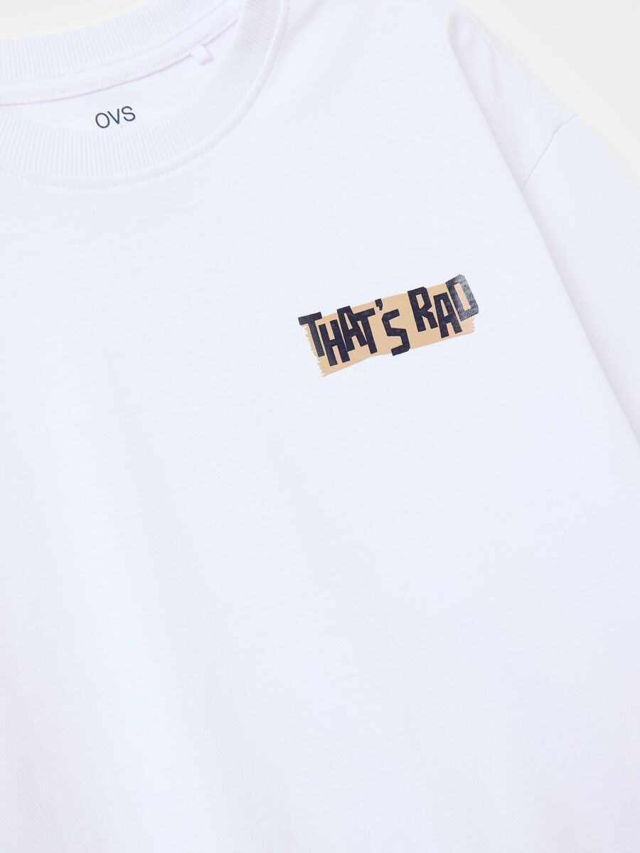 Crew-neck T-shirt with printed lettering_2