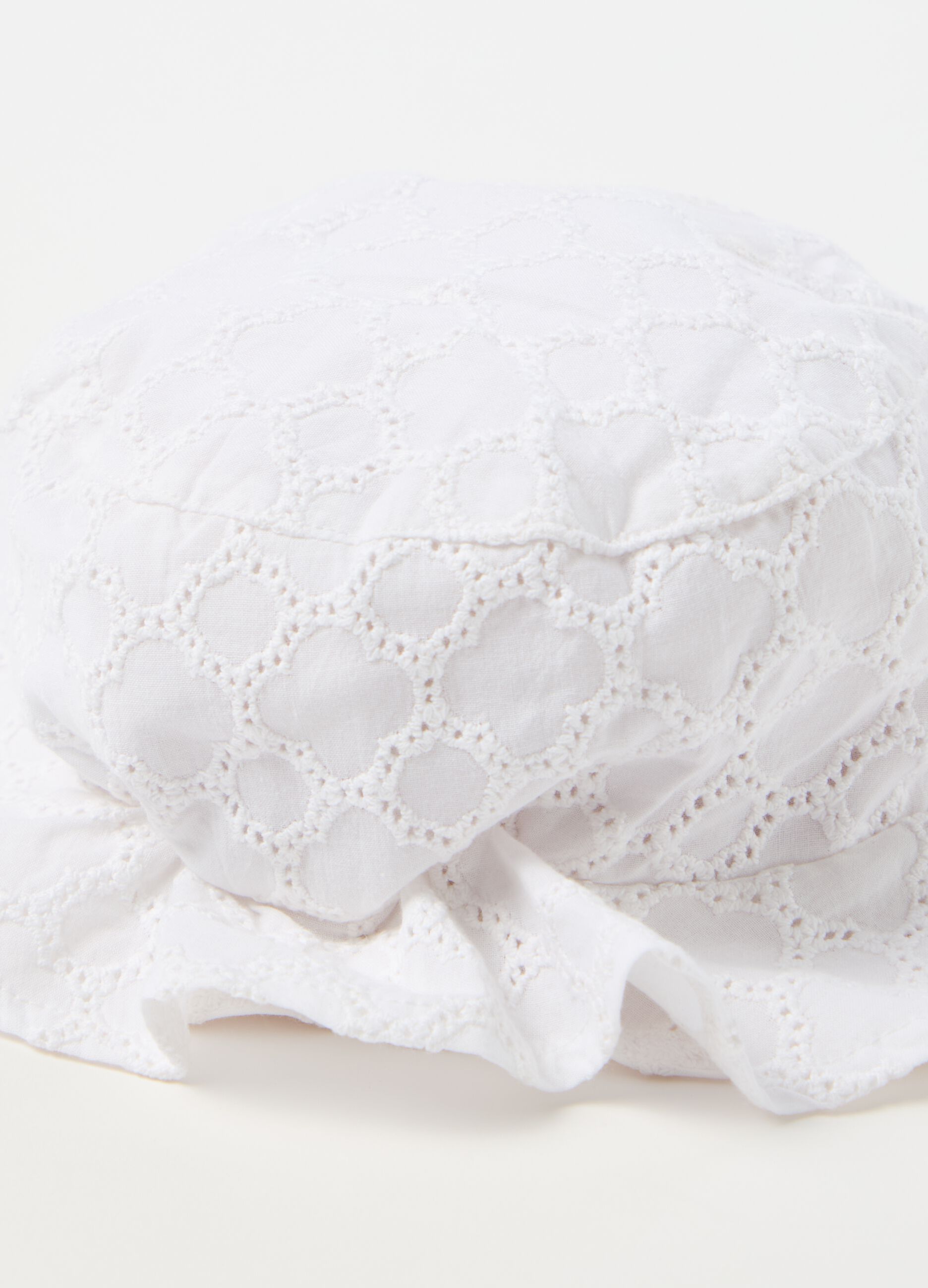Hat in broderie anglaise