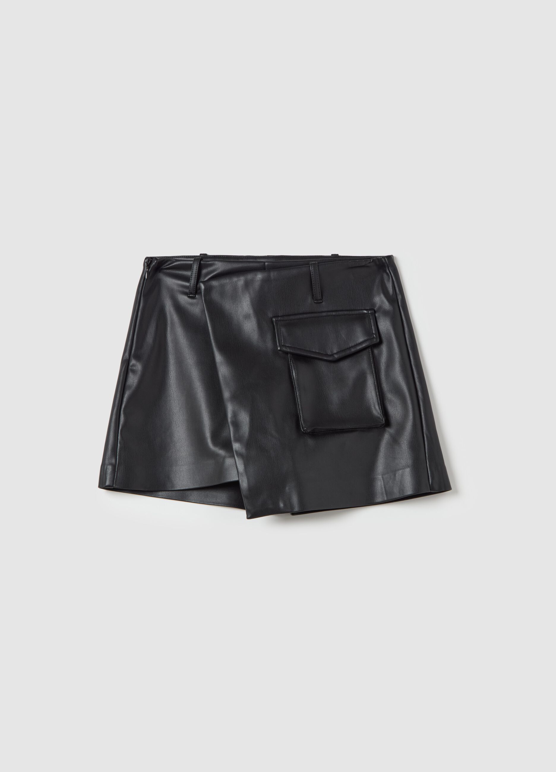 Skort effetto lucido con tasche