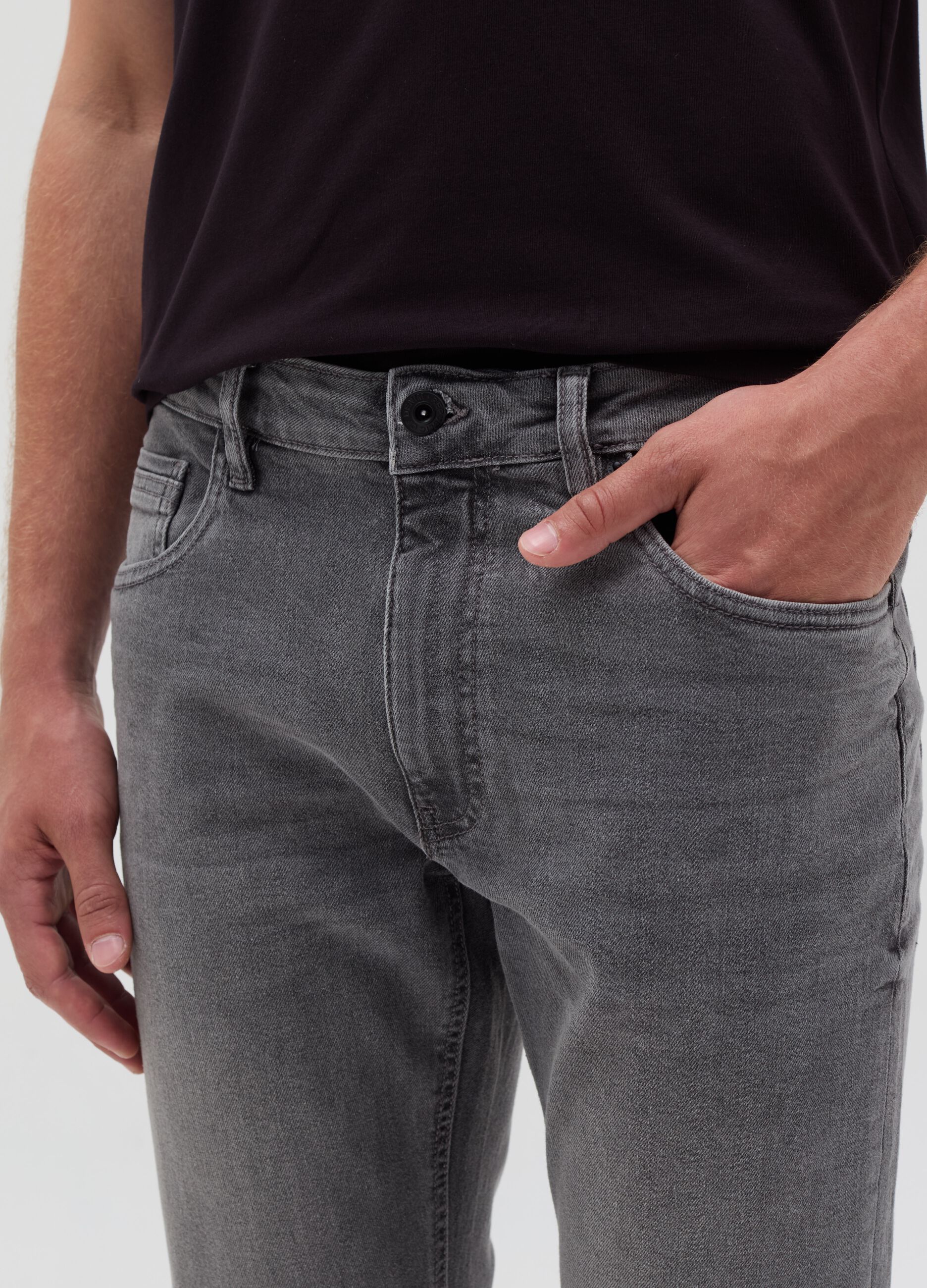 Comfort-fit jeans with five pockets