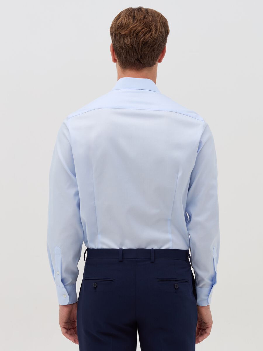 Slim-fit shirt with cut-away collar_1