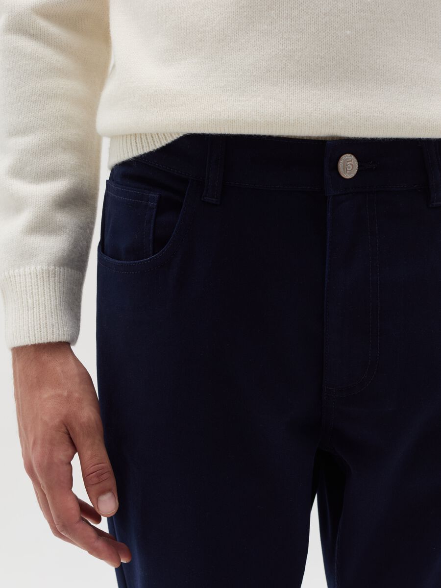 Slim-fit twill trousers with five pockets_3