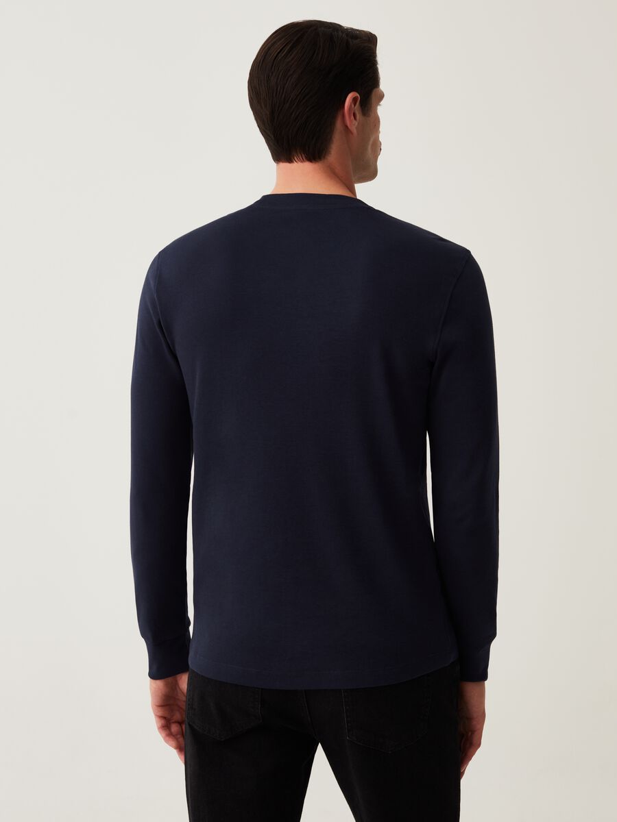 Long-sleeved T-shirt with round neck_2