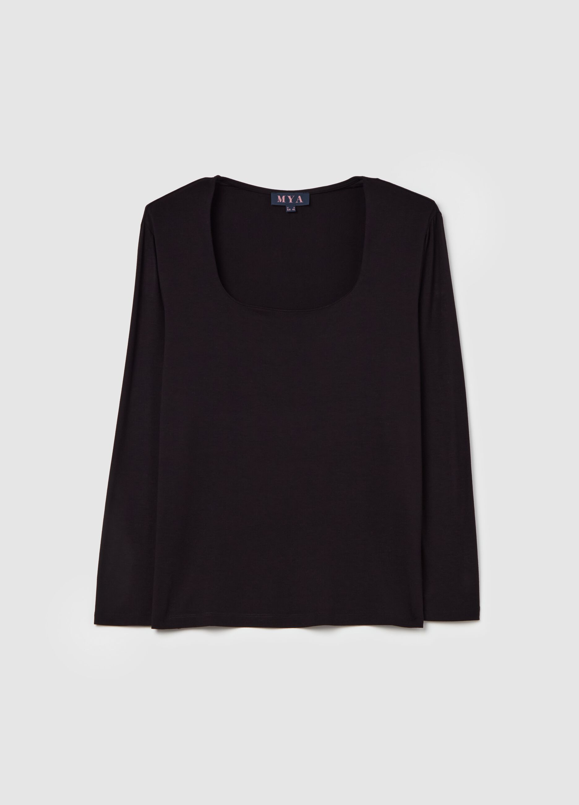 Curvy T-shirt with long sleeves