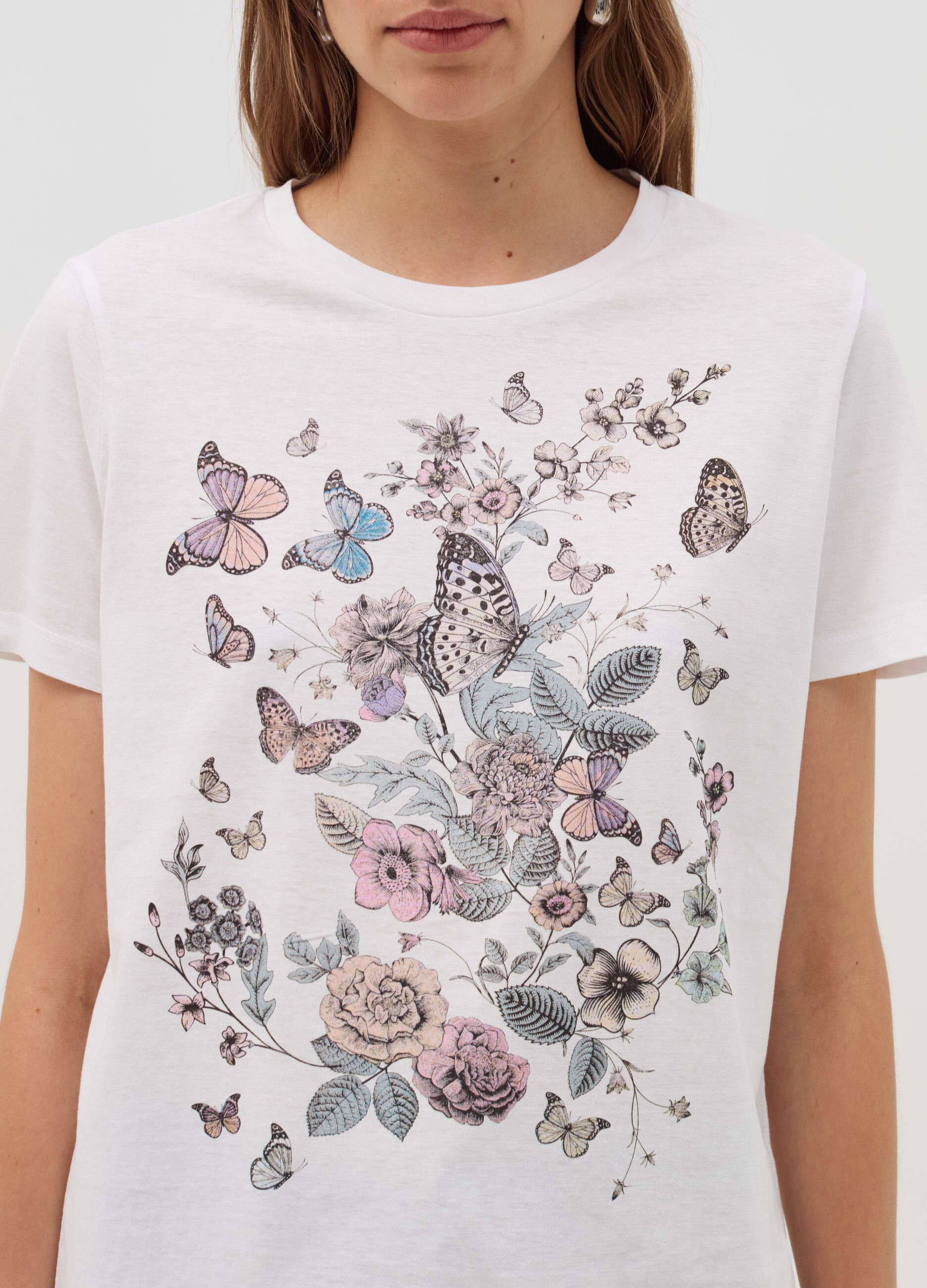 T-shirt con stampa farfalle e fiori