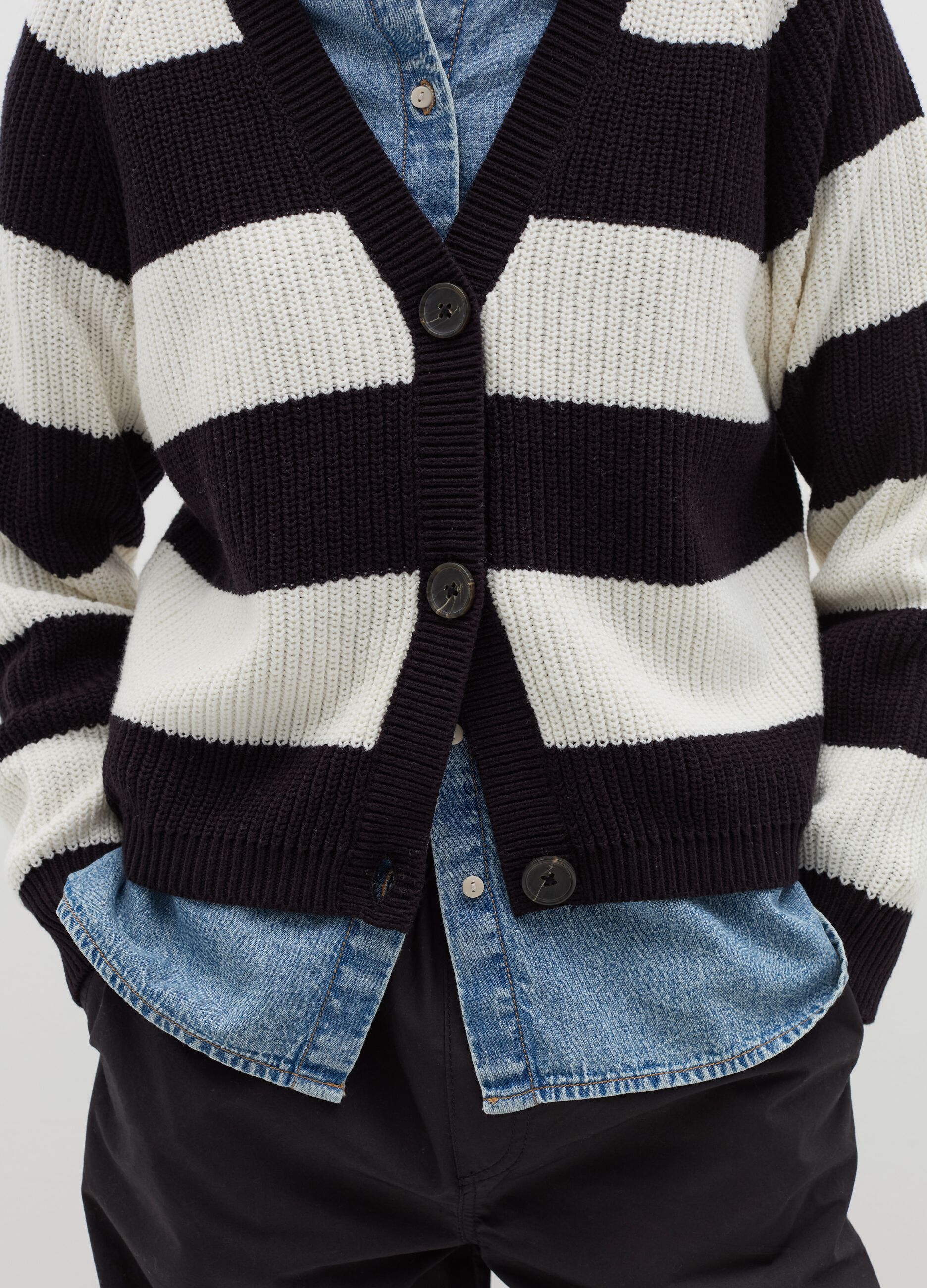 Pullover with striped pattern and V neck