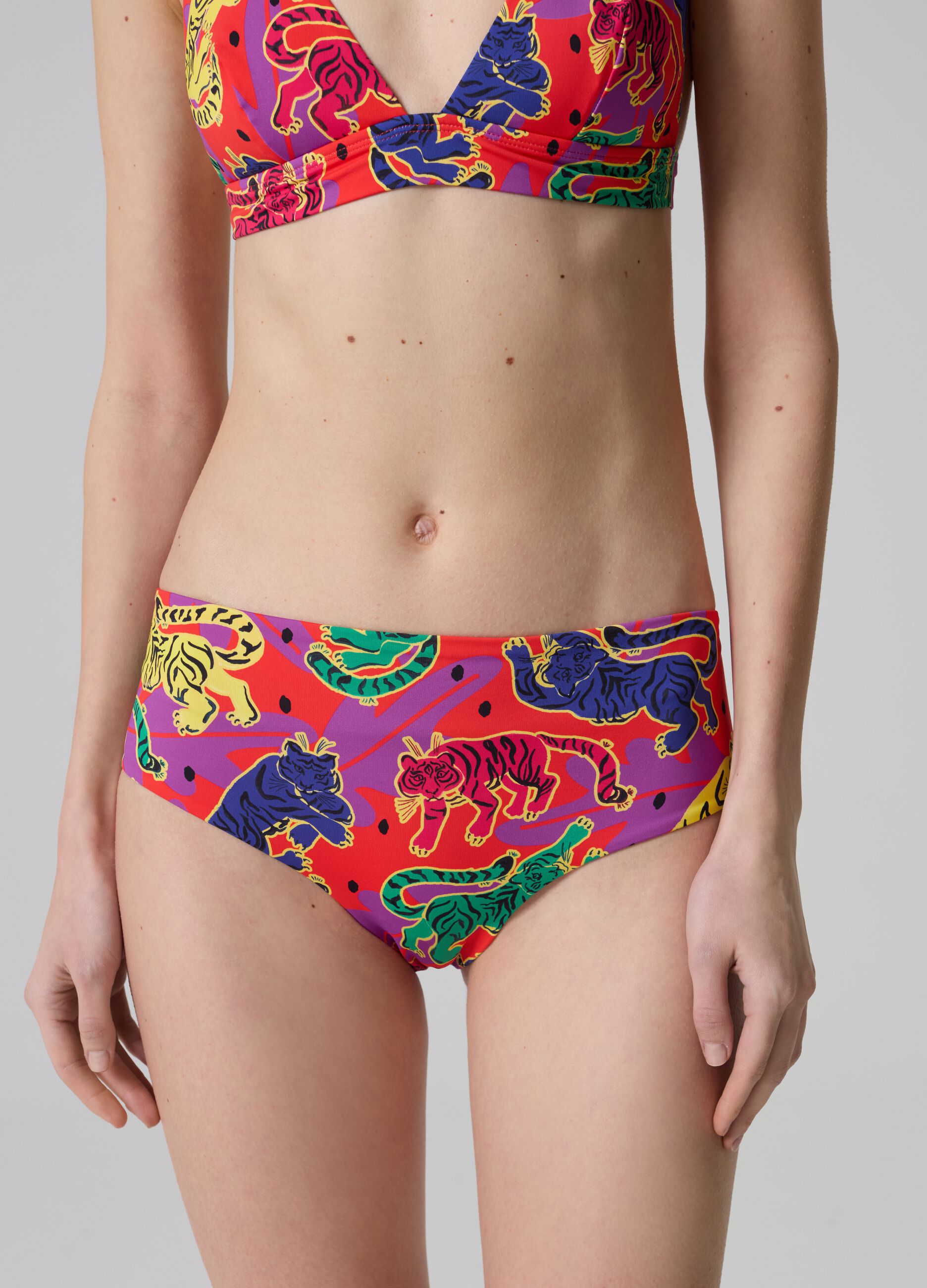 High-waist bikini bottoms with exotic print