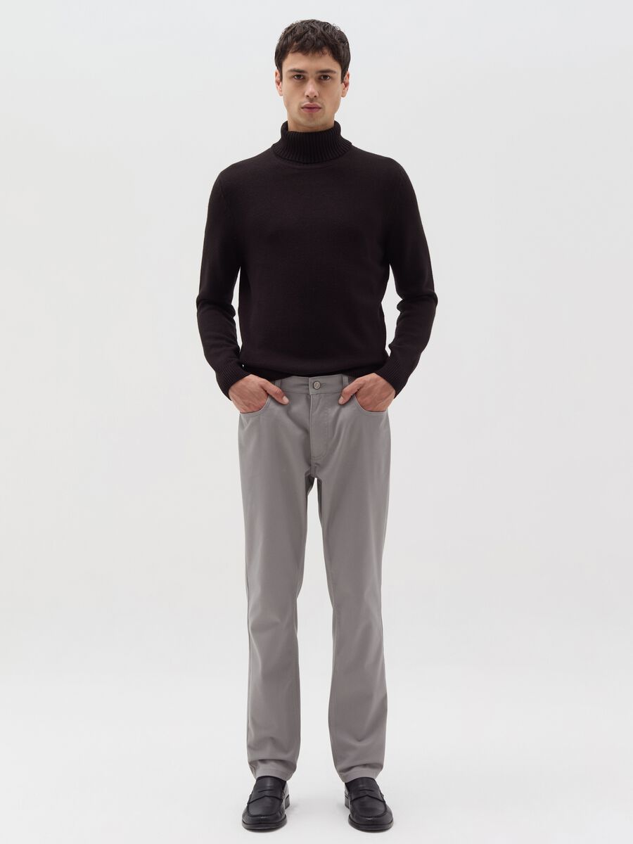 Slim-fit twill trousers with five pockets_0