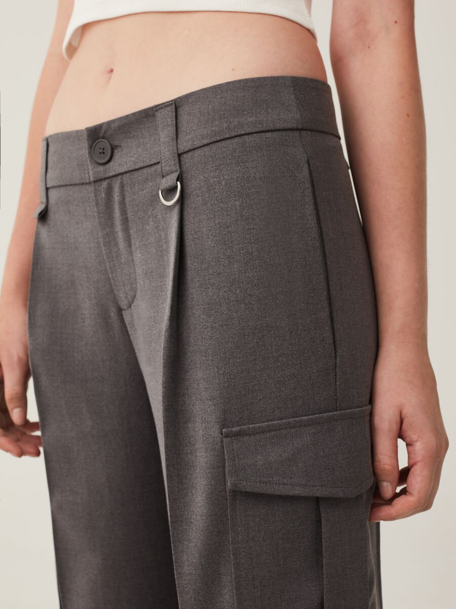 Cargo trousers with pleats_3