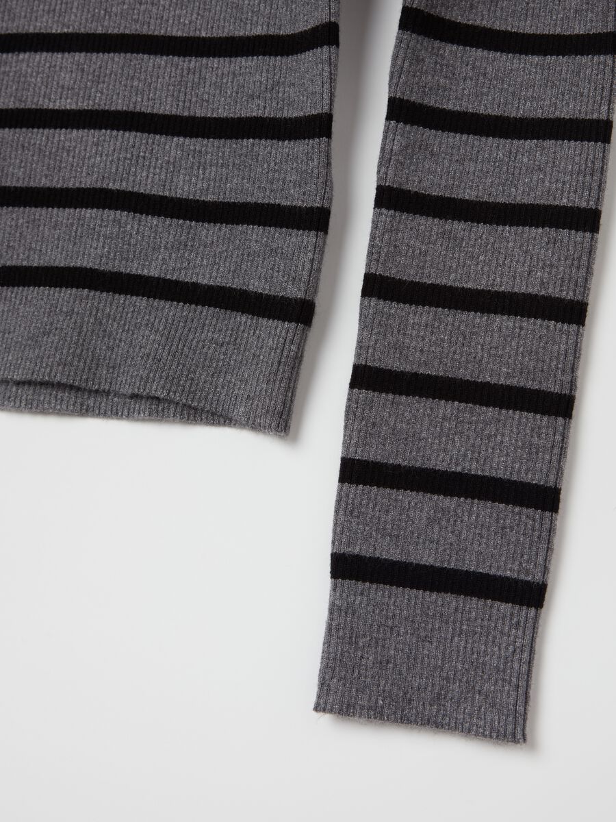 Pullover with striped mock neck_5