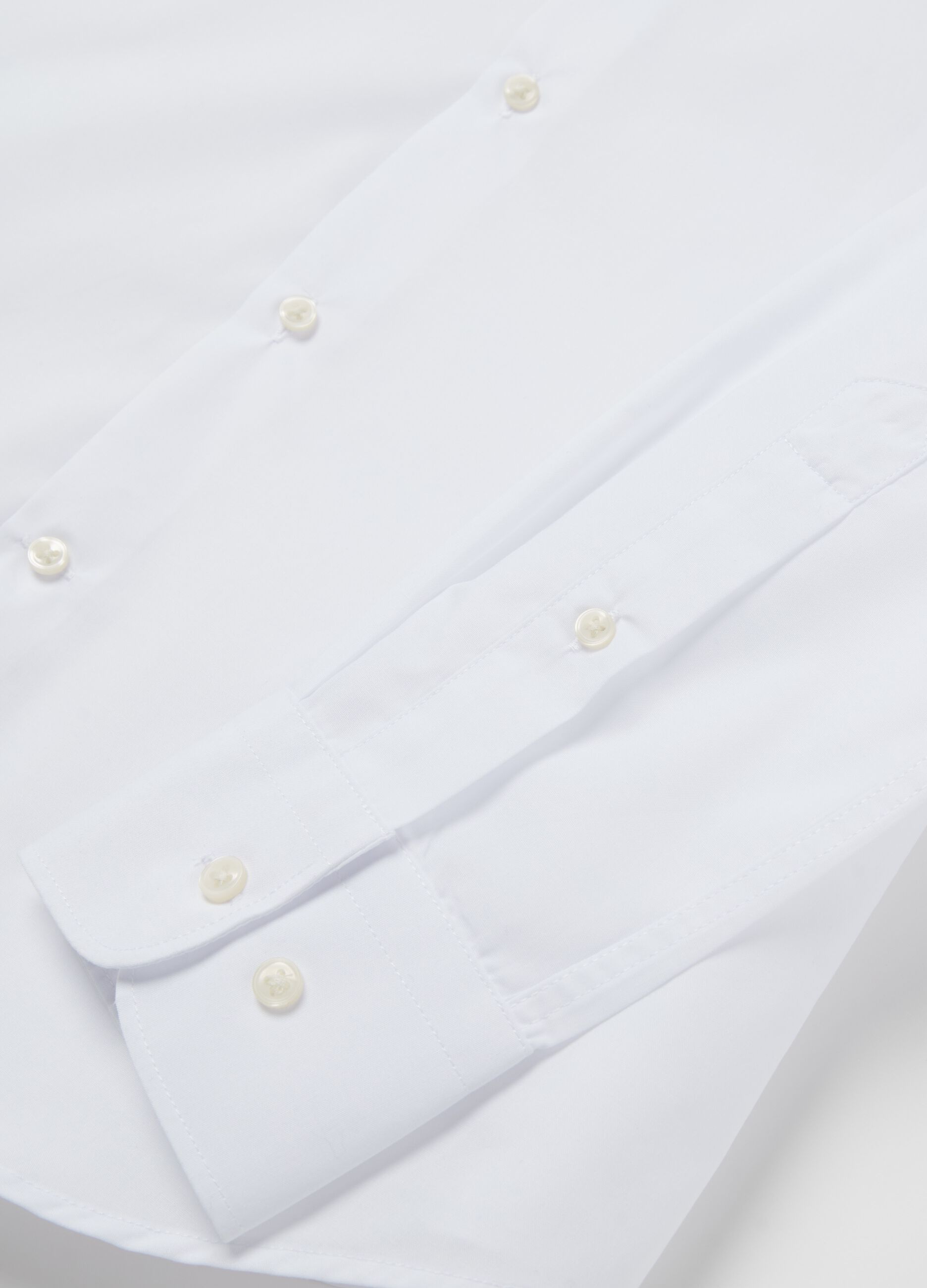 Slim-fit shirt with bluff collar