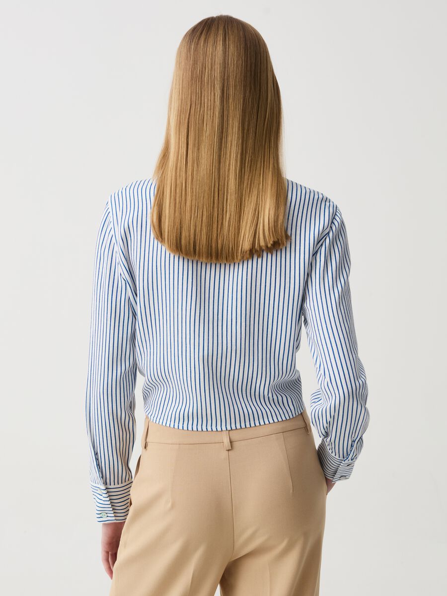 Cropped shirt with knot_2