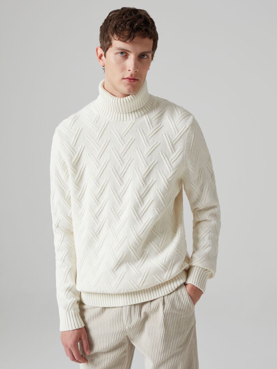 Turtle-neck herringbone pullover_0