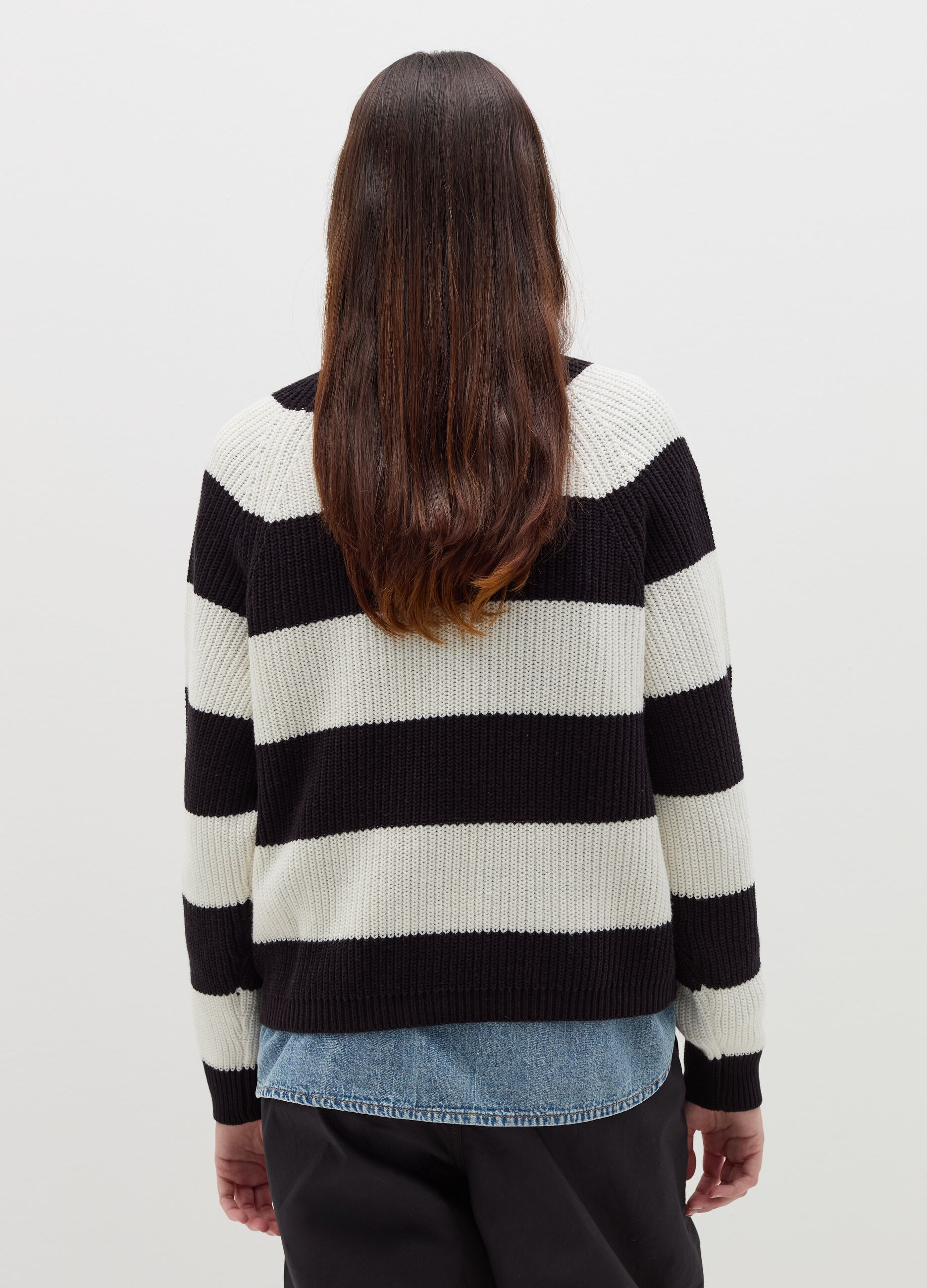 Pullover with striped pattern and V neck