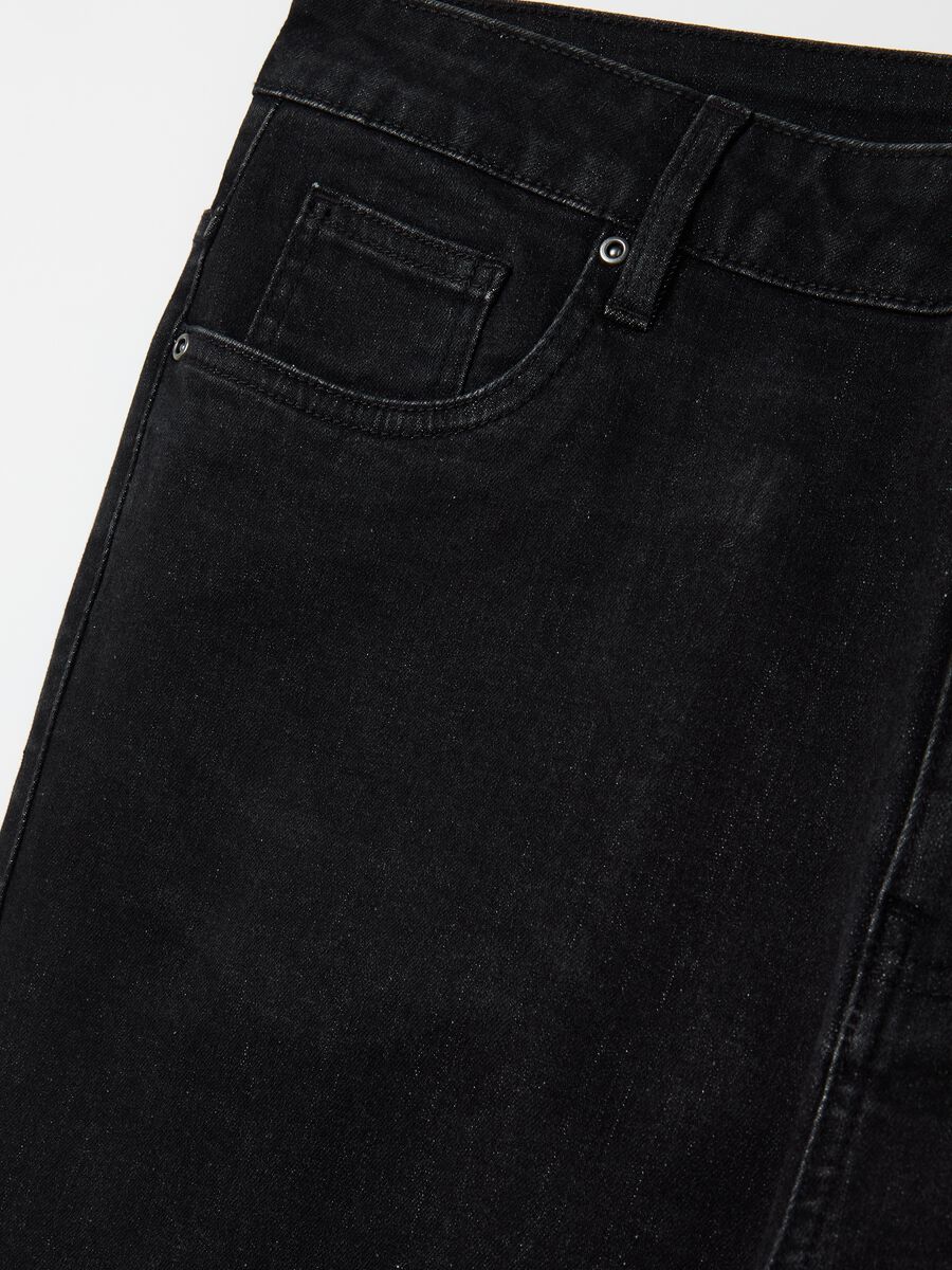 Curvy straight-fit jeans with five pockets_5