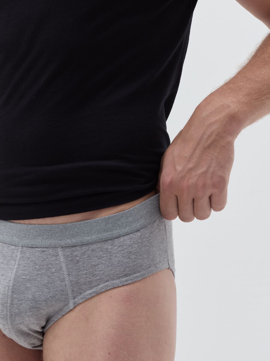 Three-pack briefs with external elastic_5