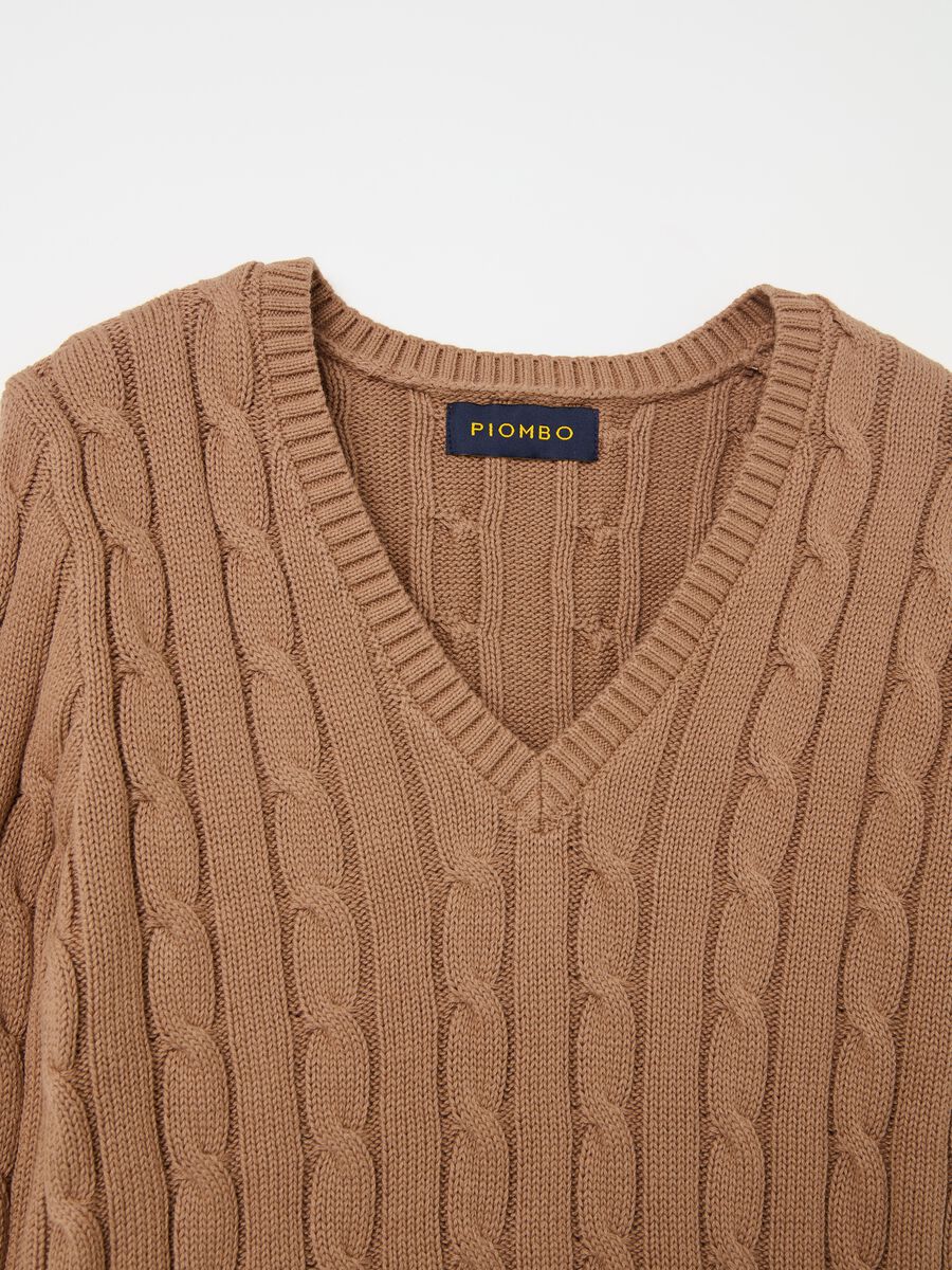 Cable-knit pullover with V neck_5