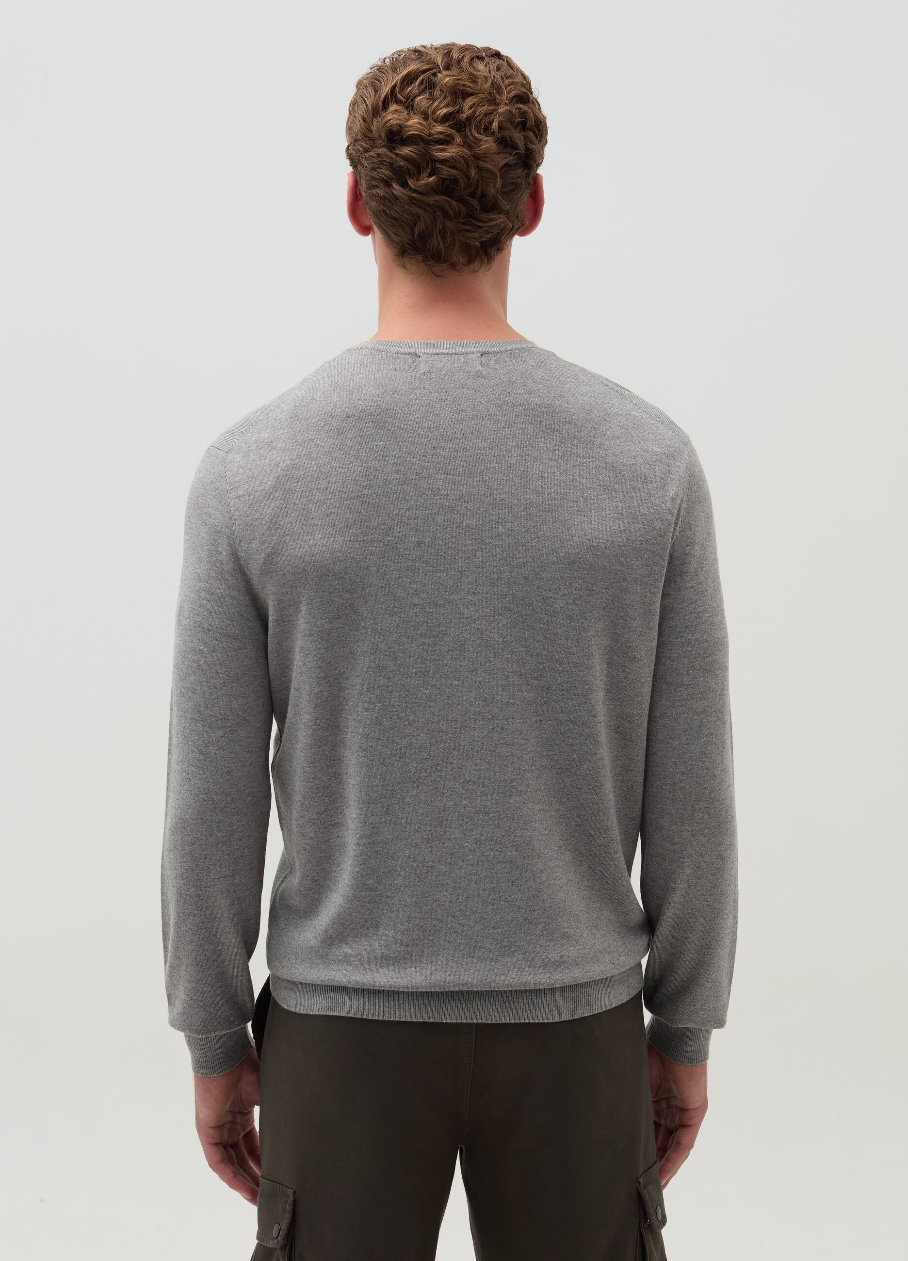 Round neck pullover