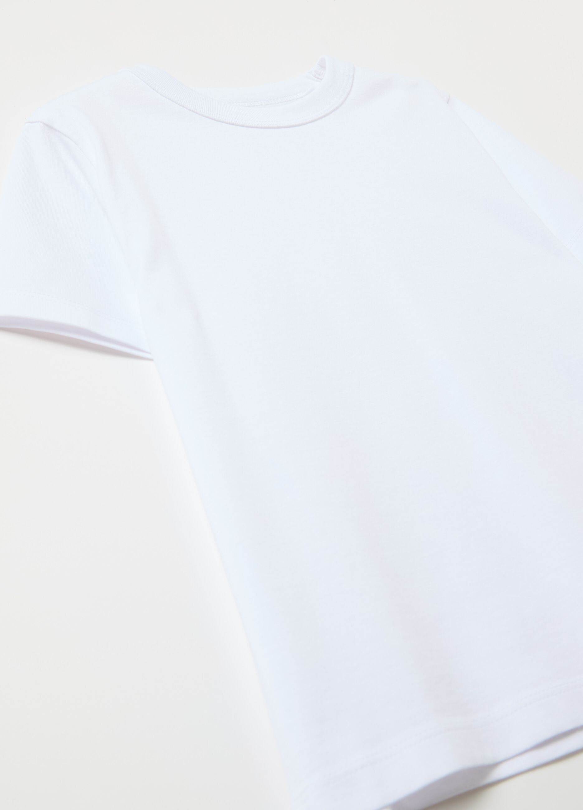 Essential solid colour T-shirt in organic cotton