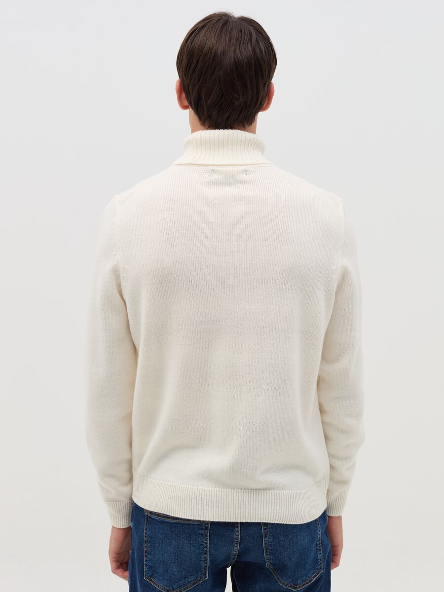 Pullover with high neck_3