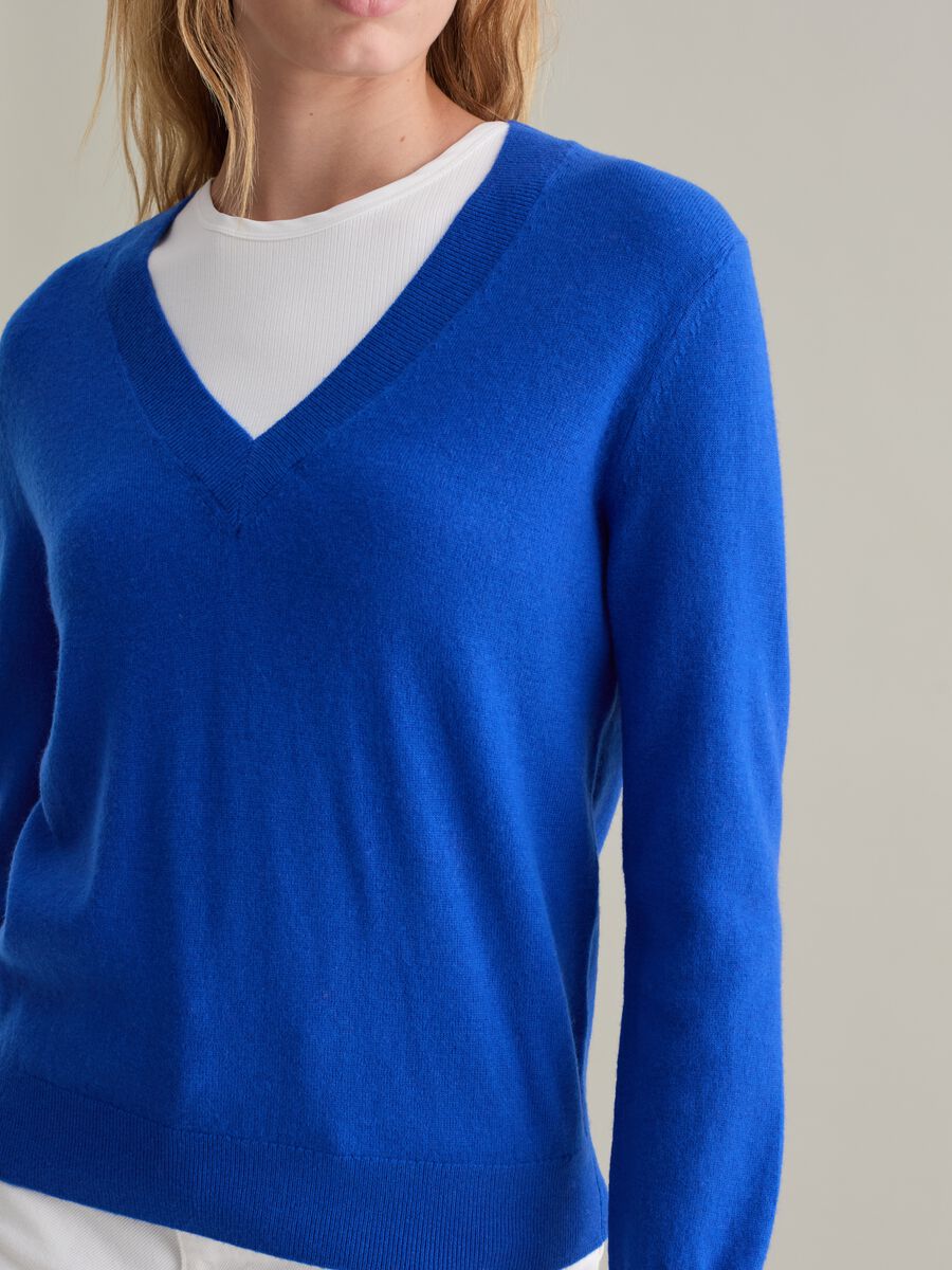 V-neck pullover in wool_3