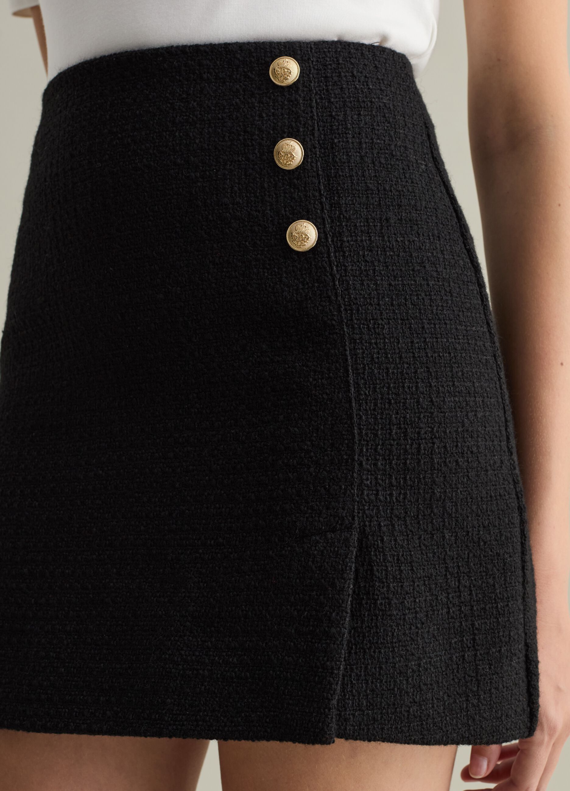 Contemporary tweed miniskirt with buttons